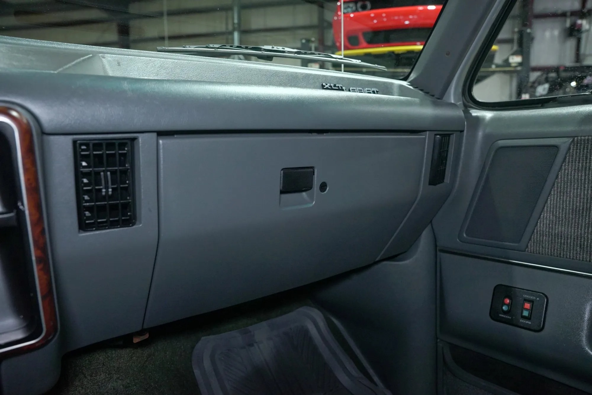 1990 Ford F-150 XLT Lariat