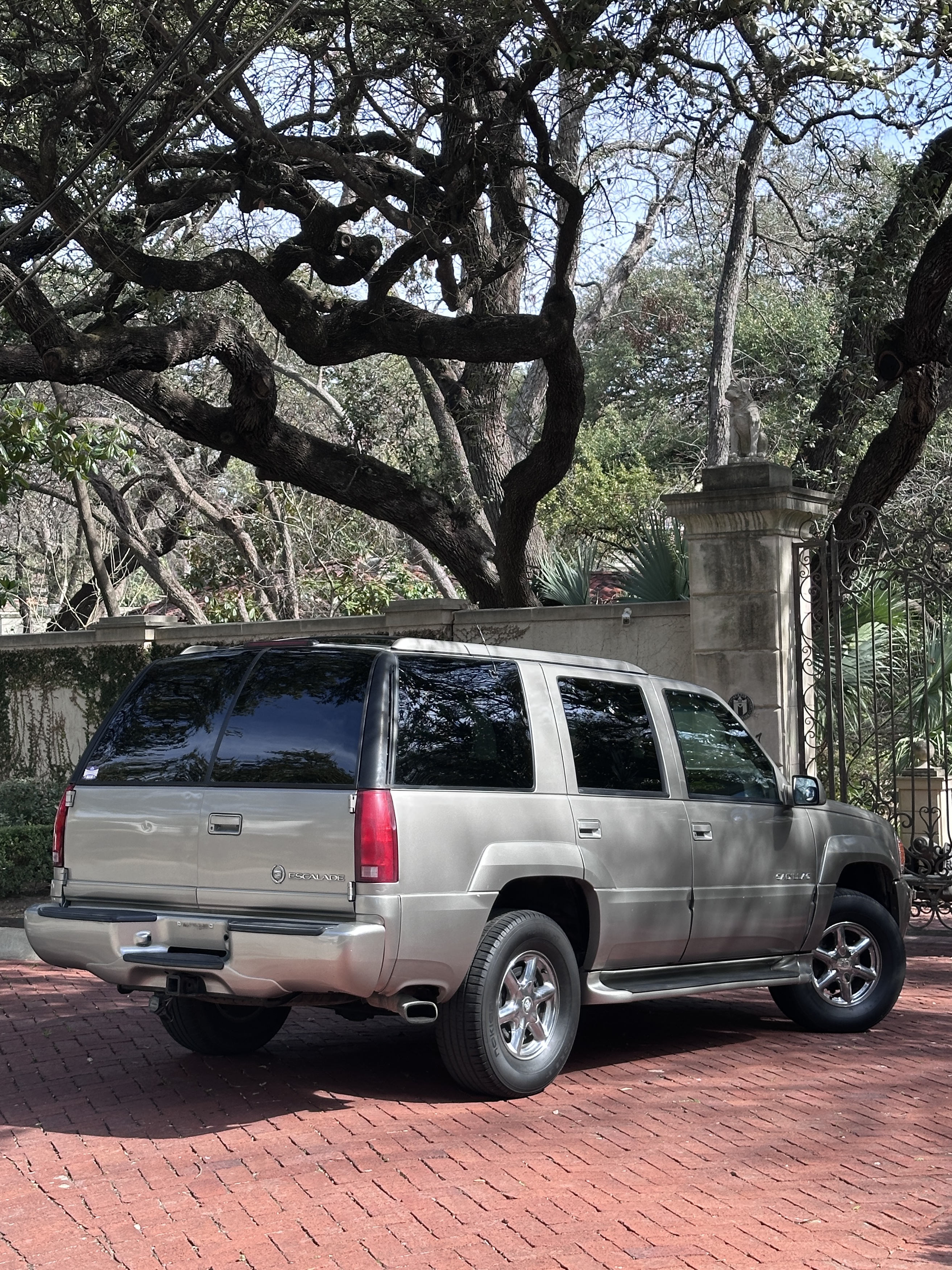 2000 Cadillac Escalade - 4