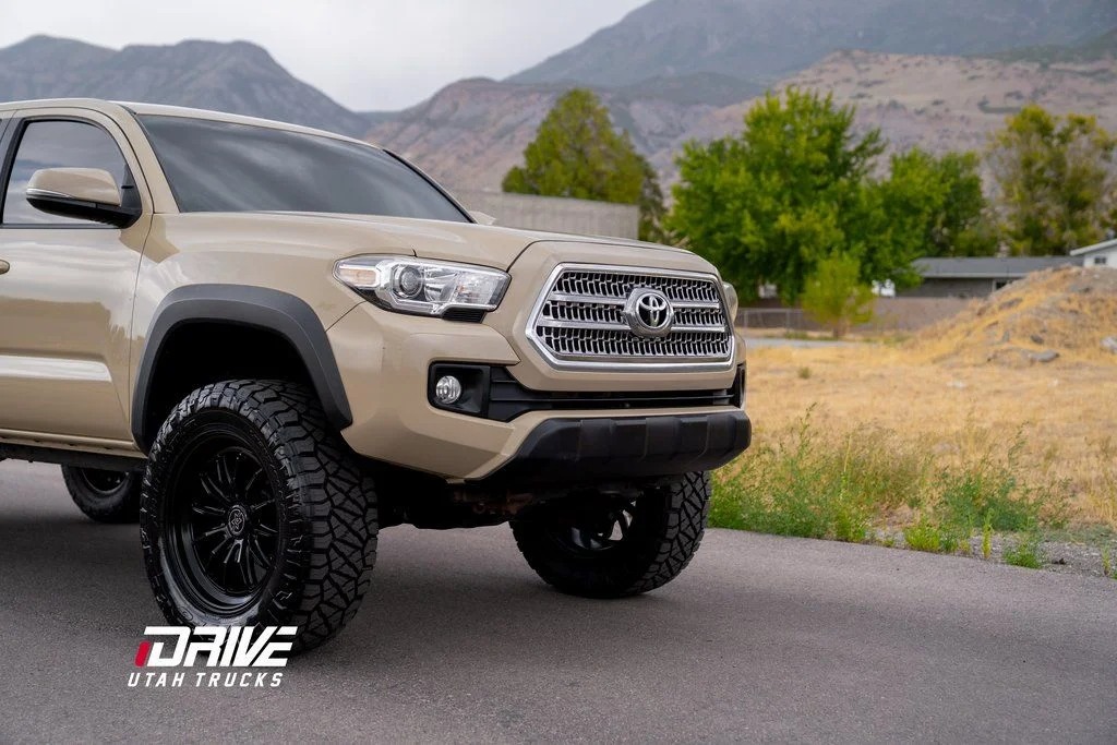 2016 Toyota Tacoma TRD Off-Road - 3