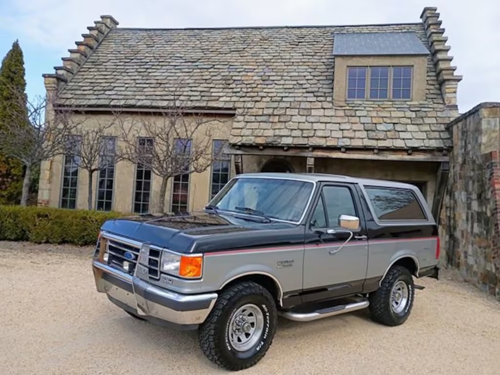 1990 Ford Bronco XLT - 2