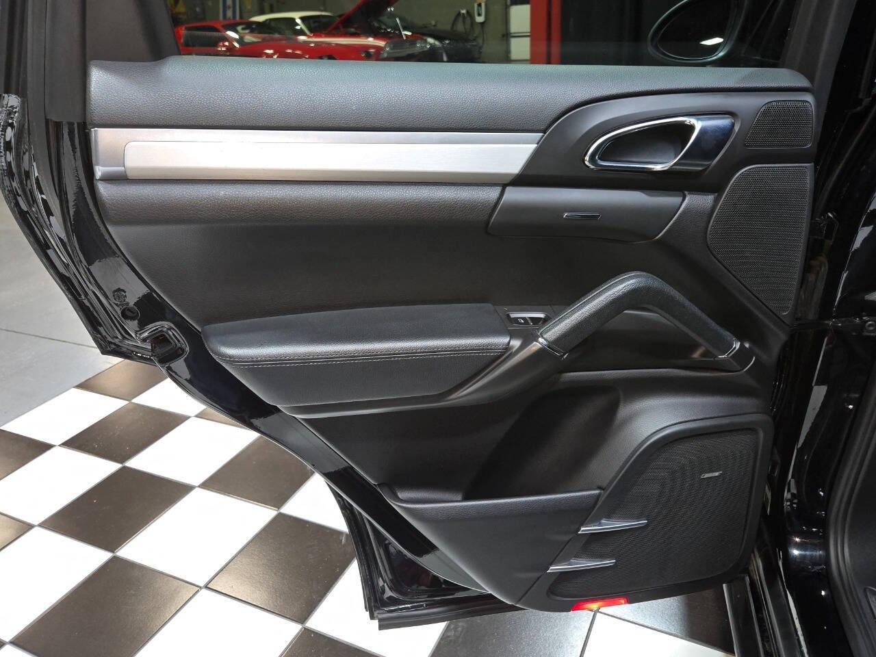 2013 Porsche Cayenne GTS