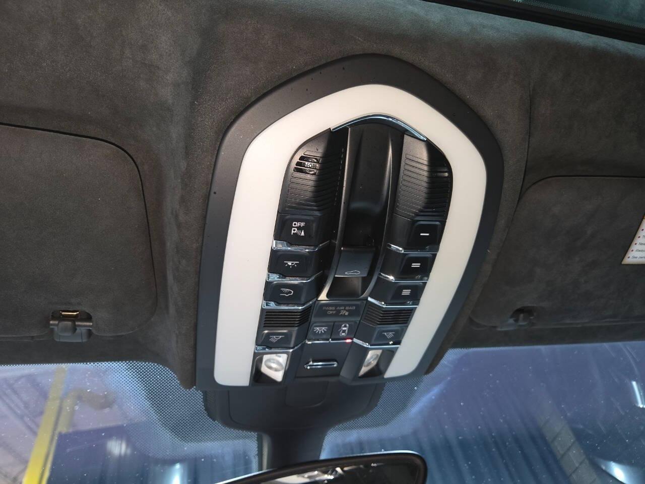 2013 Porsche Cayenne GTS