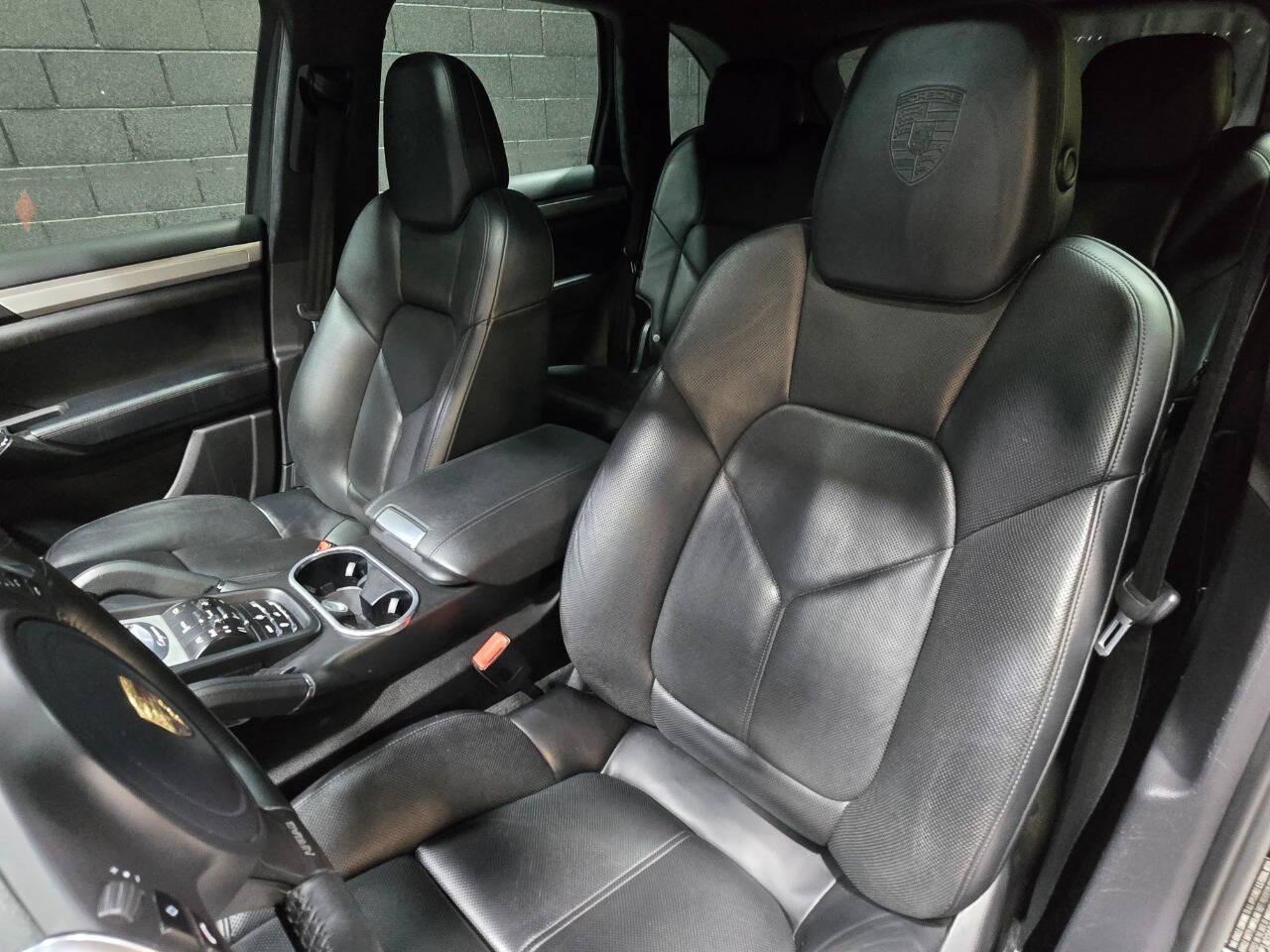 2013 Porsche Cayenne GTS