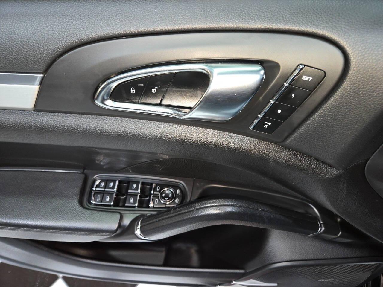 2013 Porsche Cayenne GTS