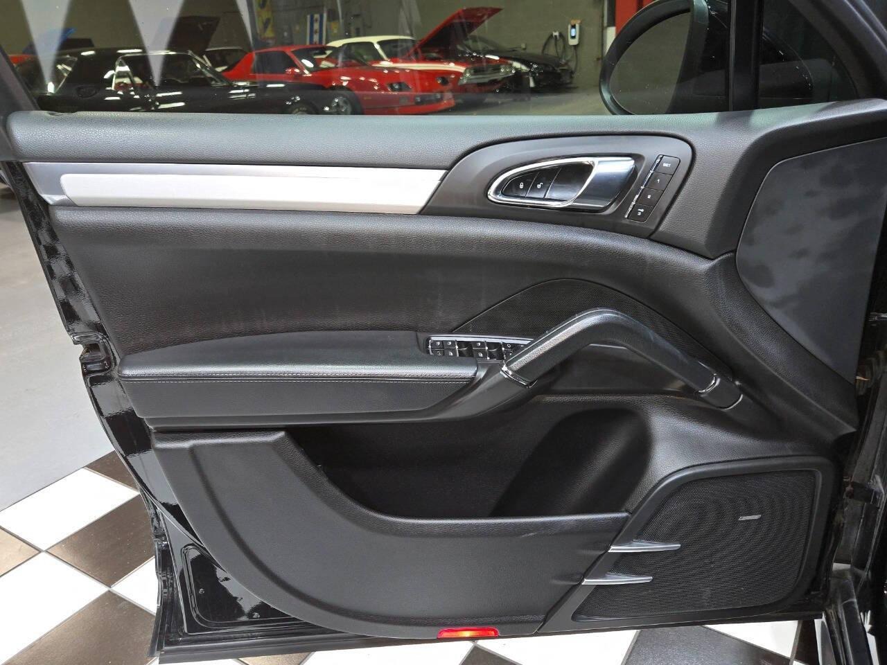 2013 Porsche Cayenne GTS