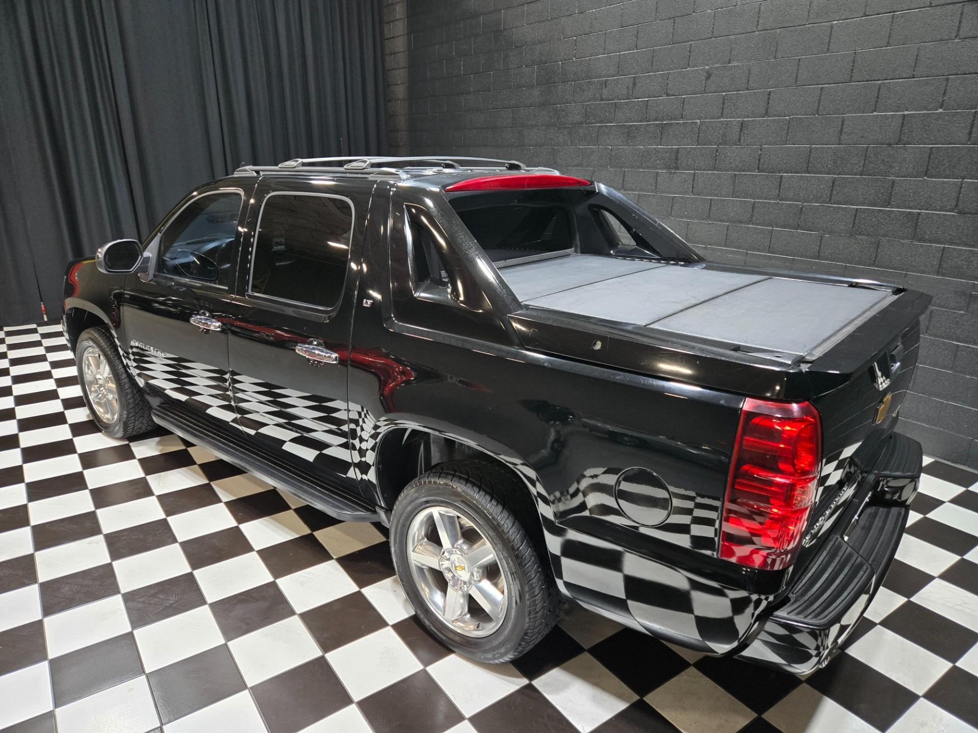 2012 Chevrolet Avalanche LT - 3