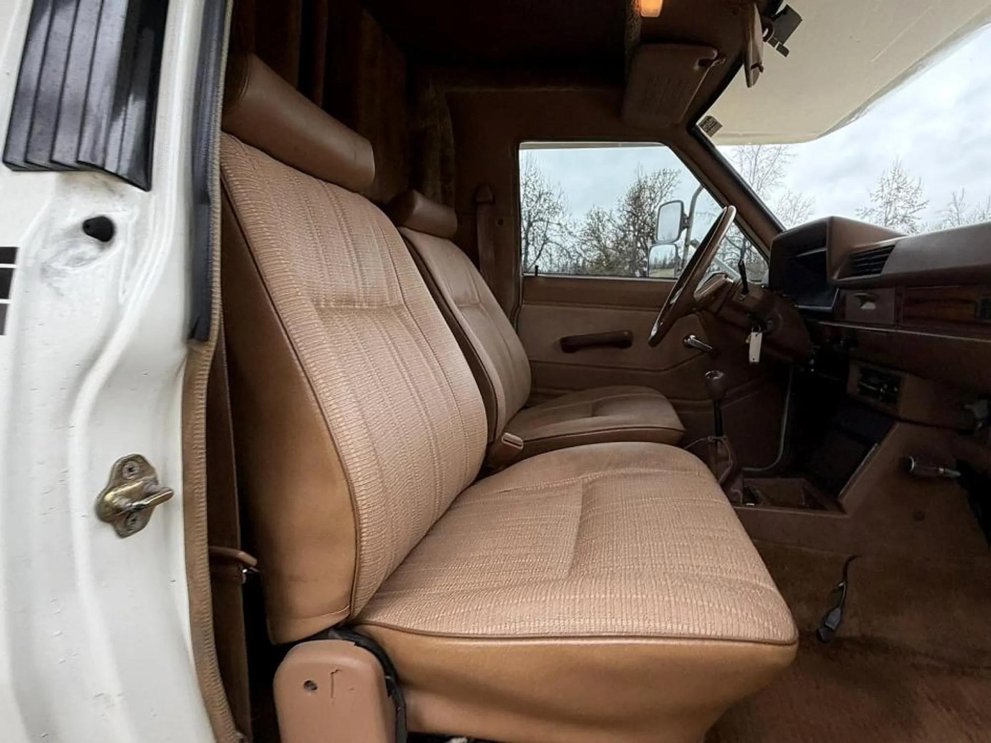 1984 Nissan Sunrader