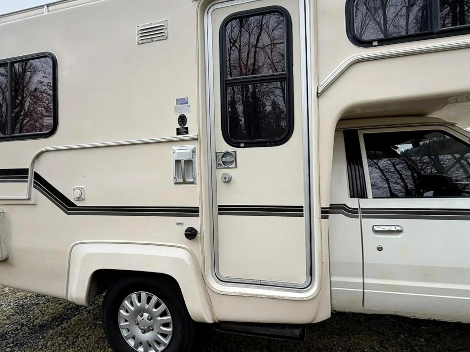 1984 Nissan Sunrader