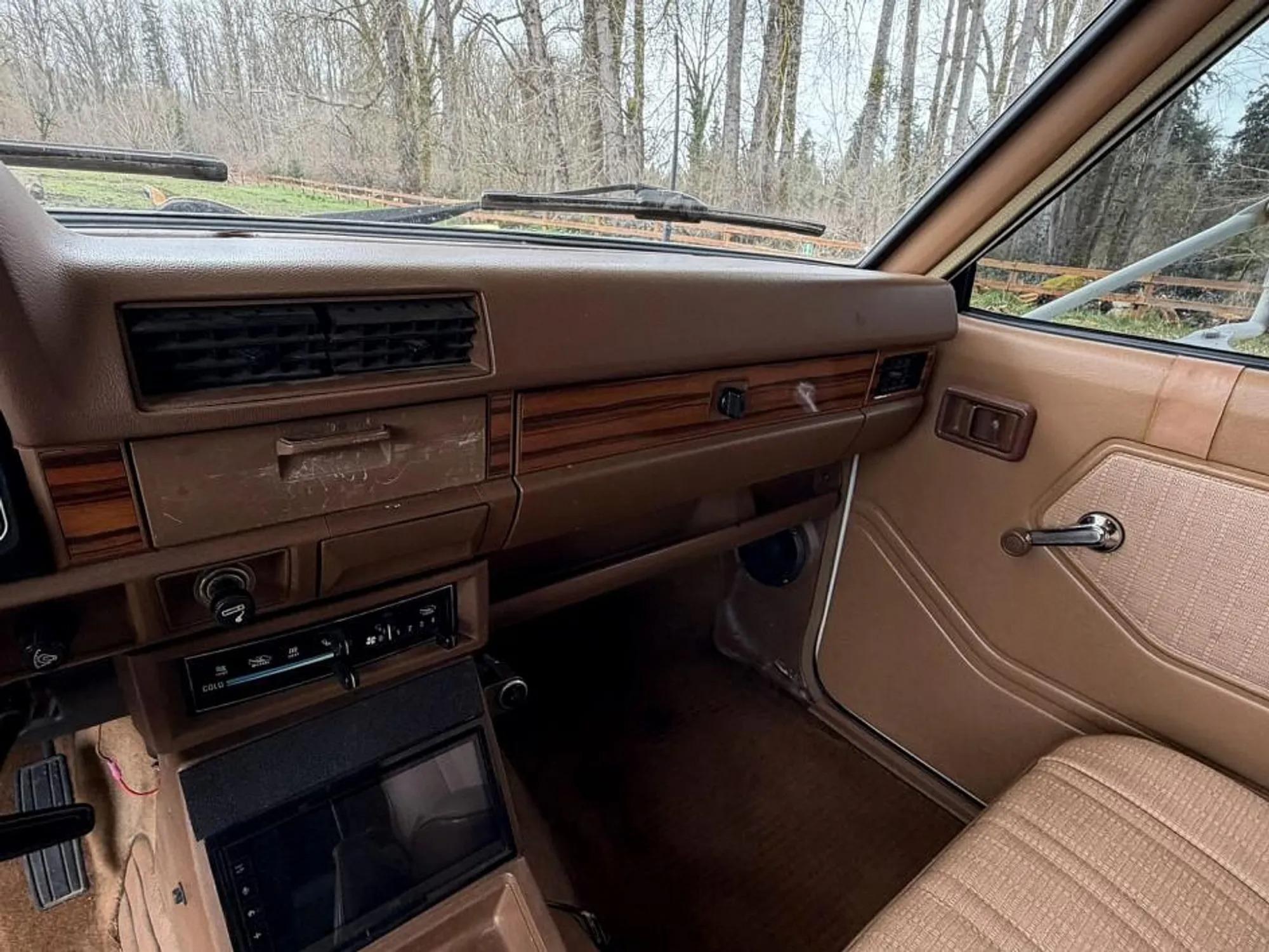 1984 Nissan Sunrader