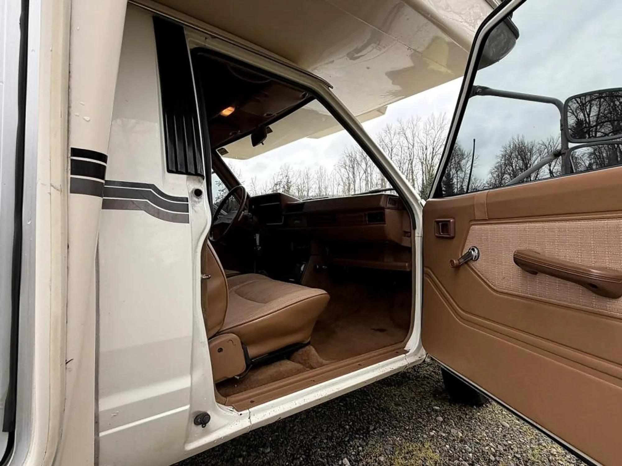 1984 Nissan Sunrader