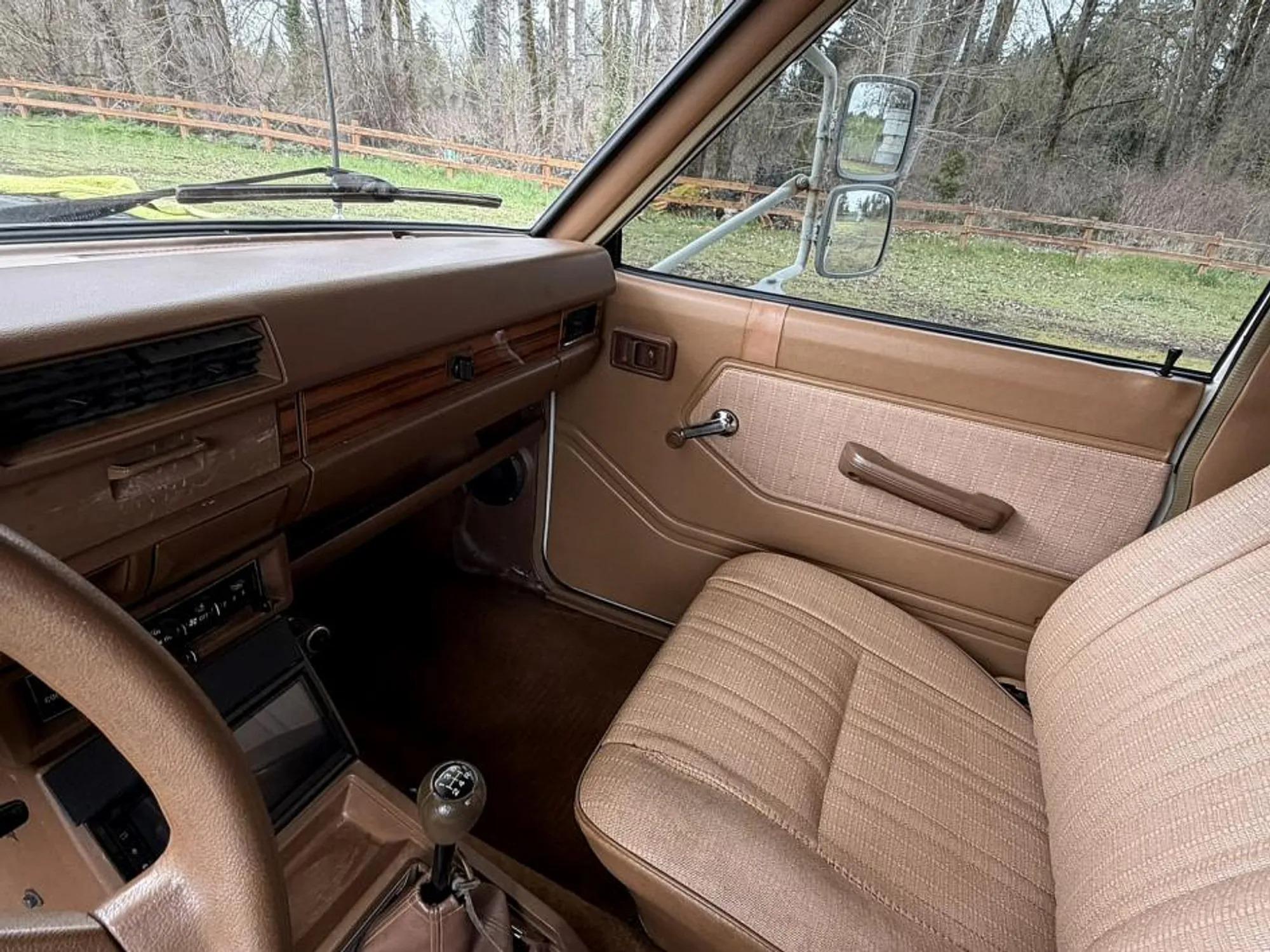 1984 Nissan Sunrader