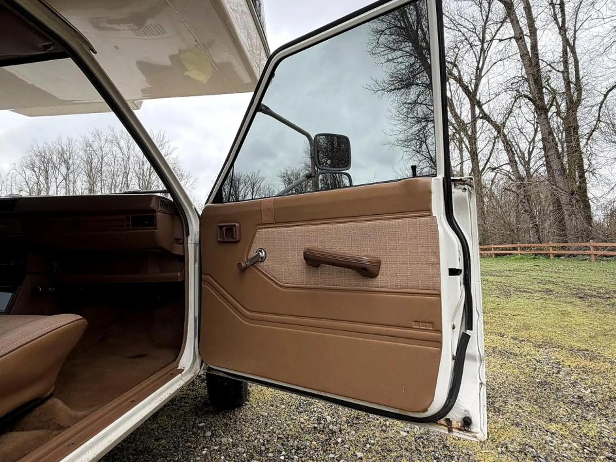 1984 Nissan Sunrader