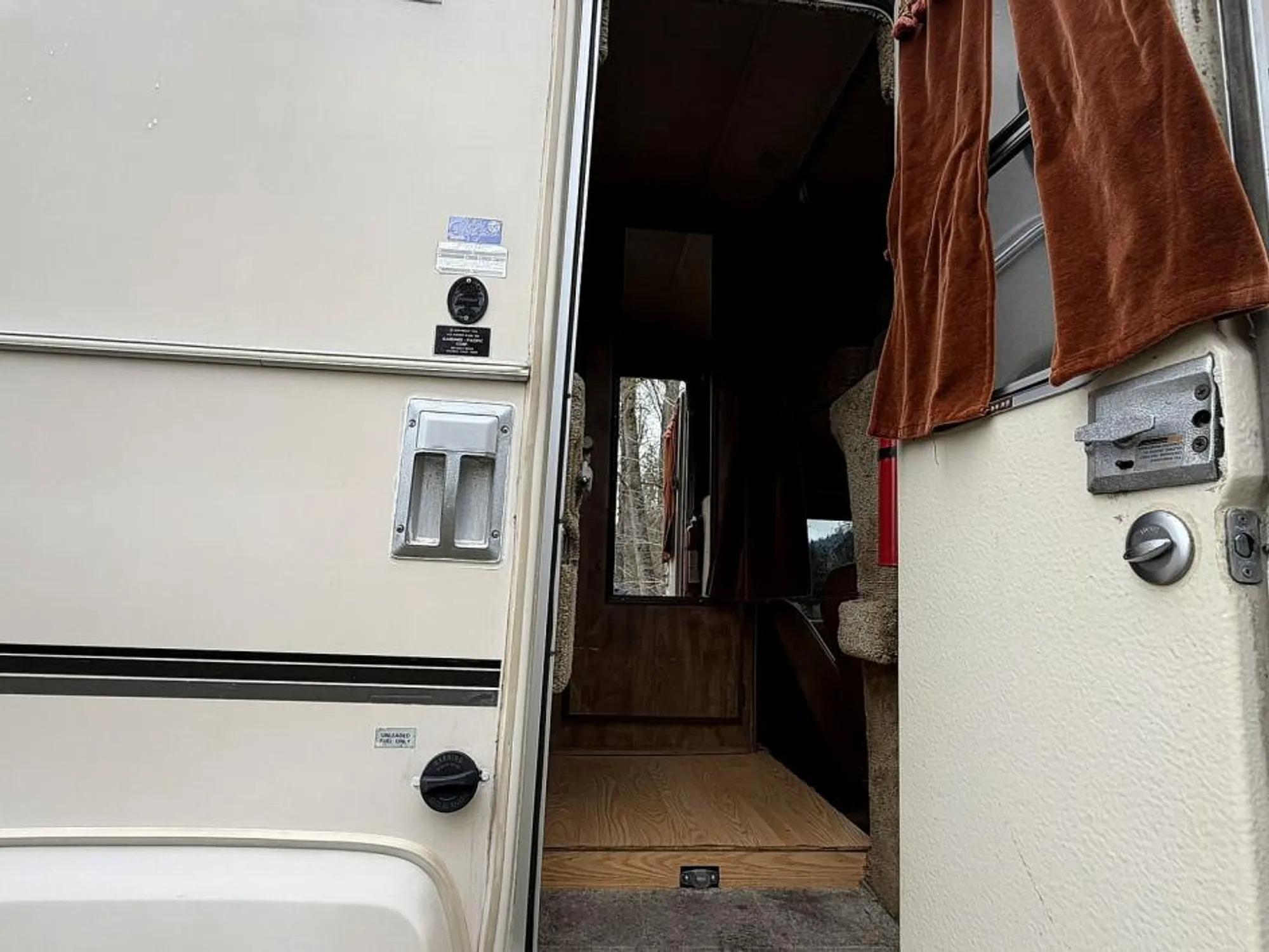 1984 Nissan Sunrader