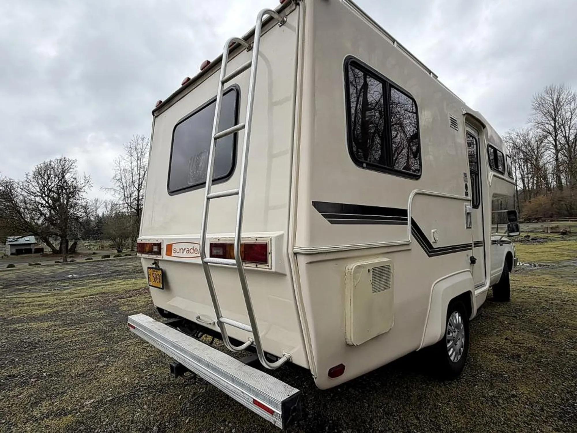 1984 Nissan Sunrader