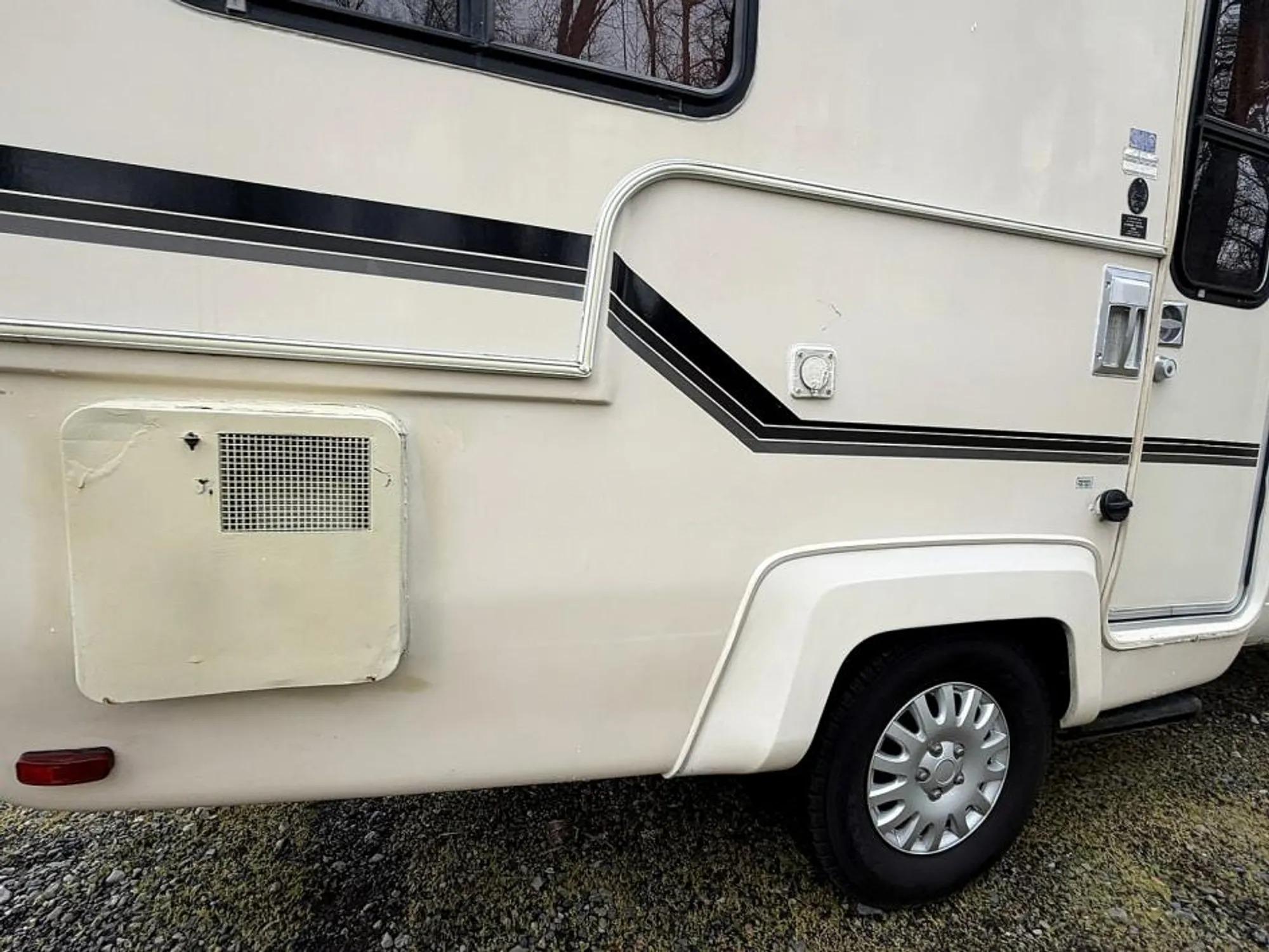 1984 Nissan Sunrader