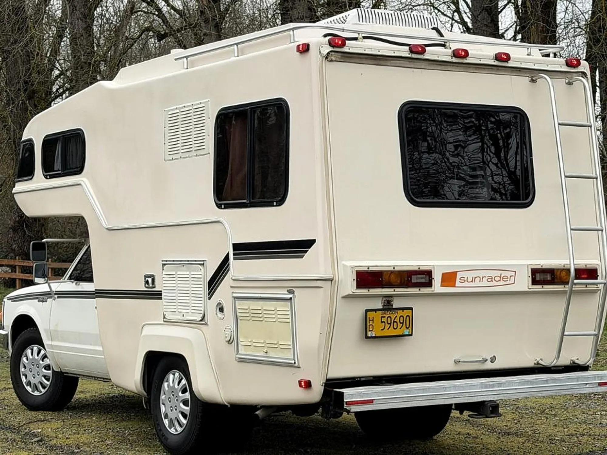 1984 Nissan Sunrader - 4