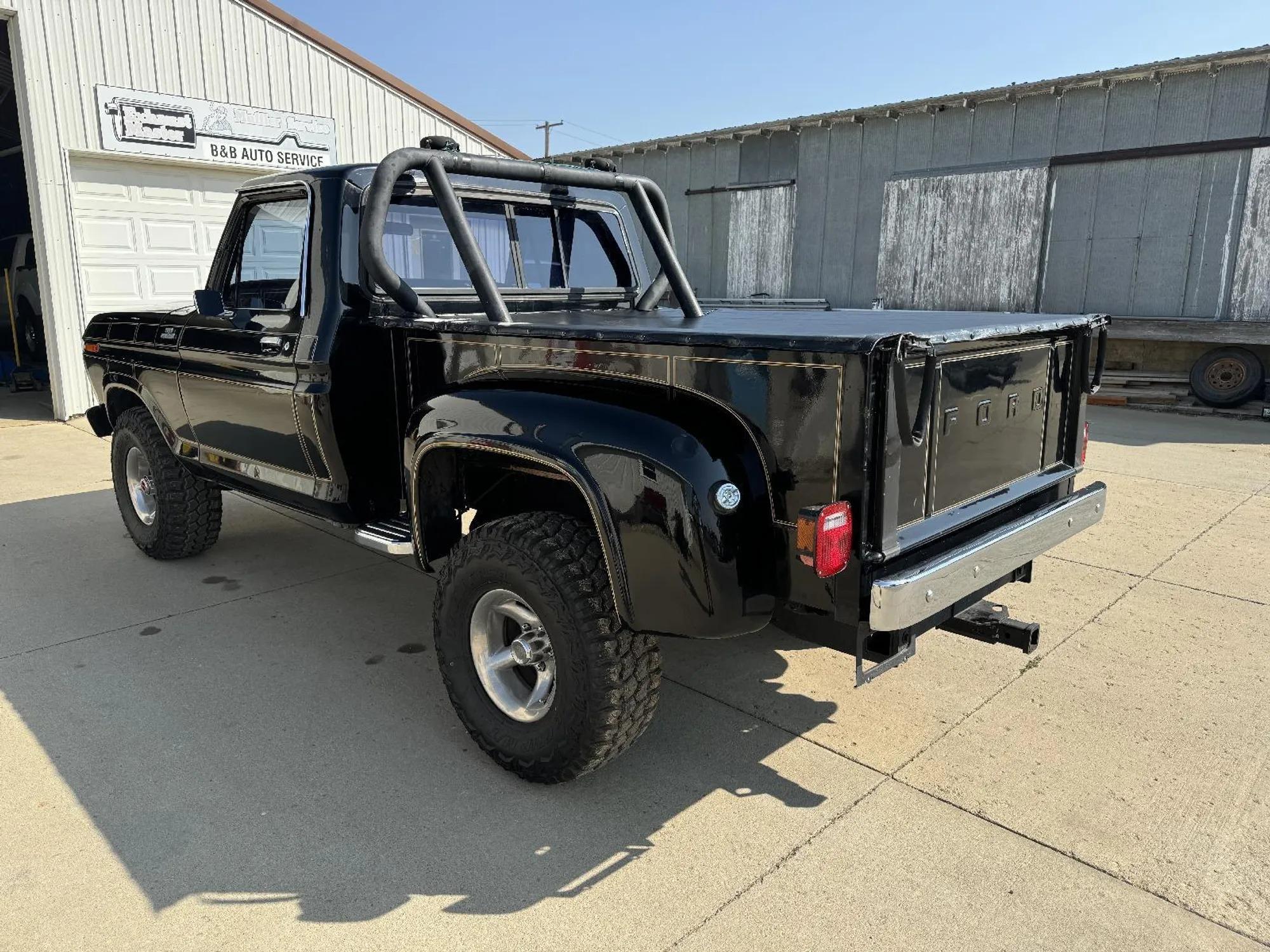 1977 Ford F-150 4×4 Shortbox - 5