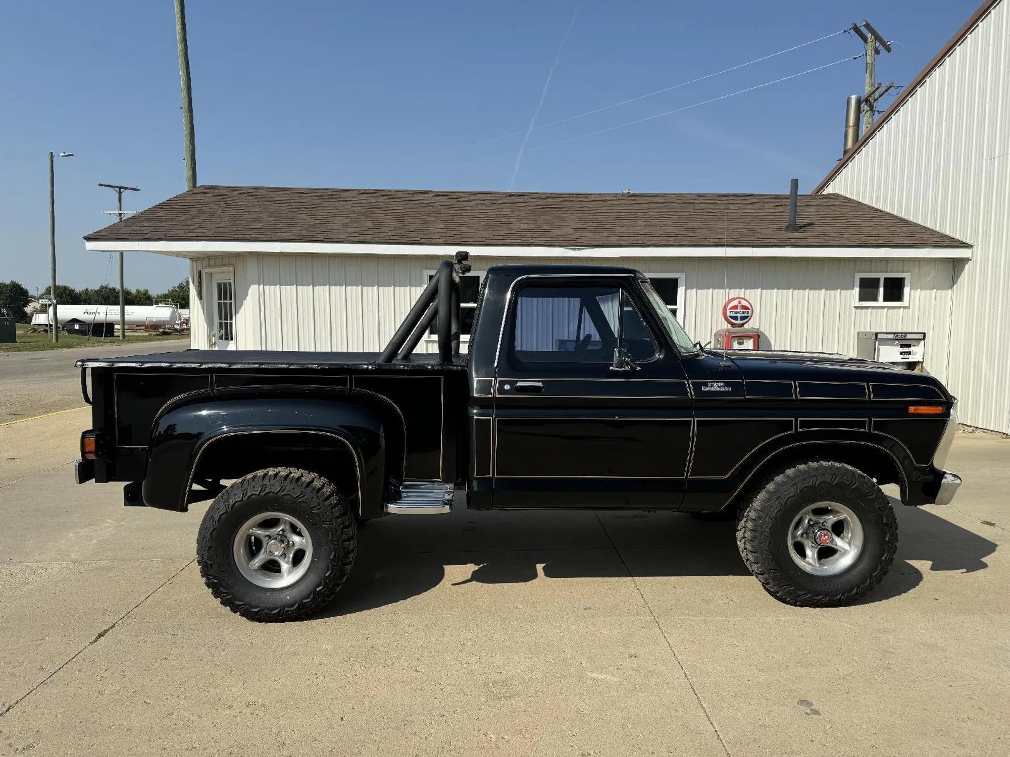 1977 Ford F-150 4×4 Shortbox