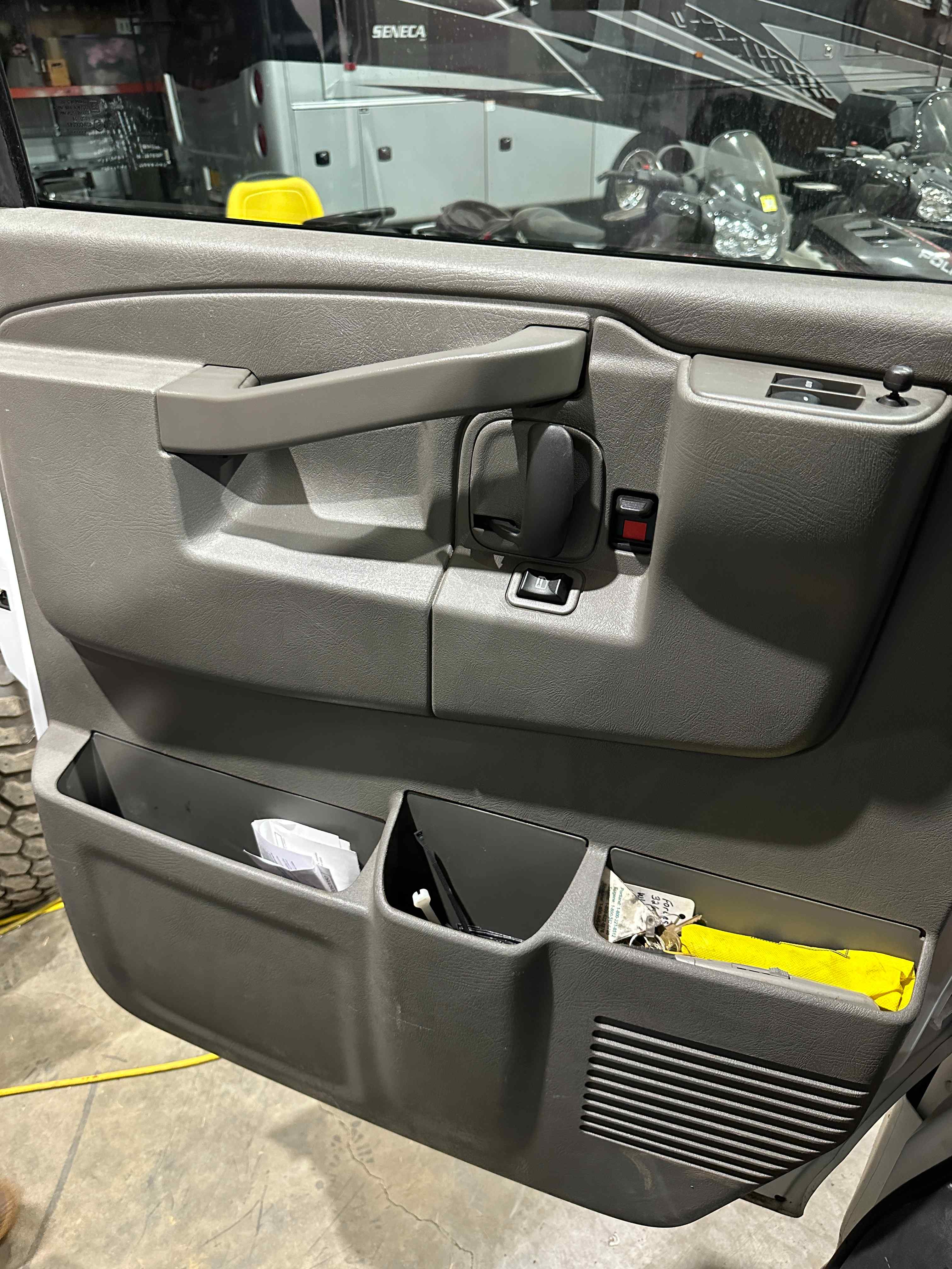 2021 Chevrolet Express LS 3500 4×4