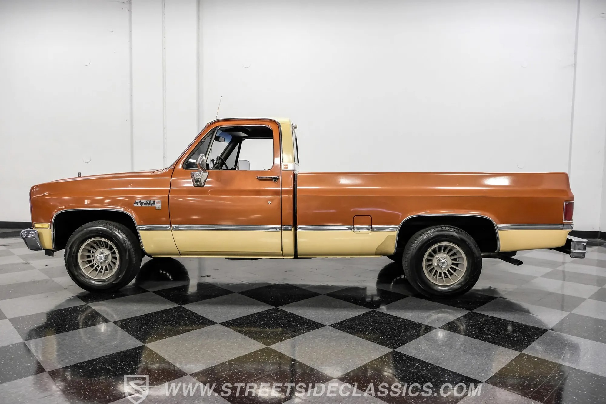 1983 GMC Sierra 1500 Classic - 2