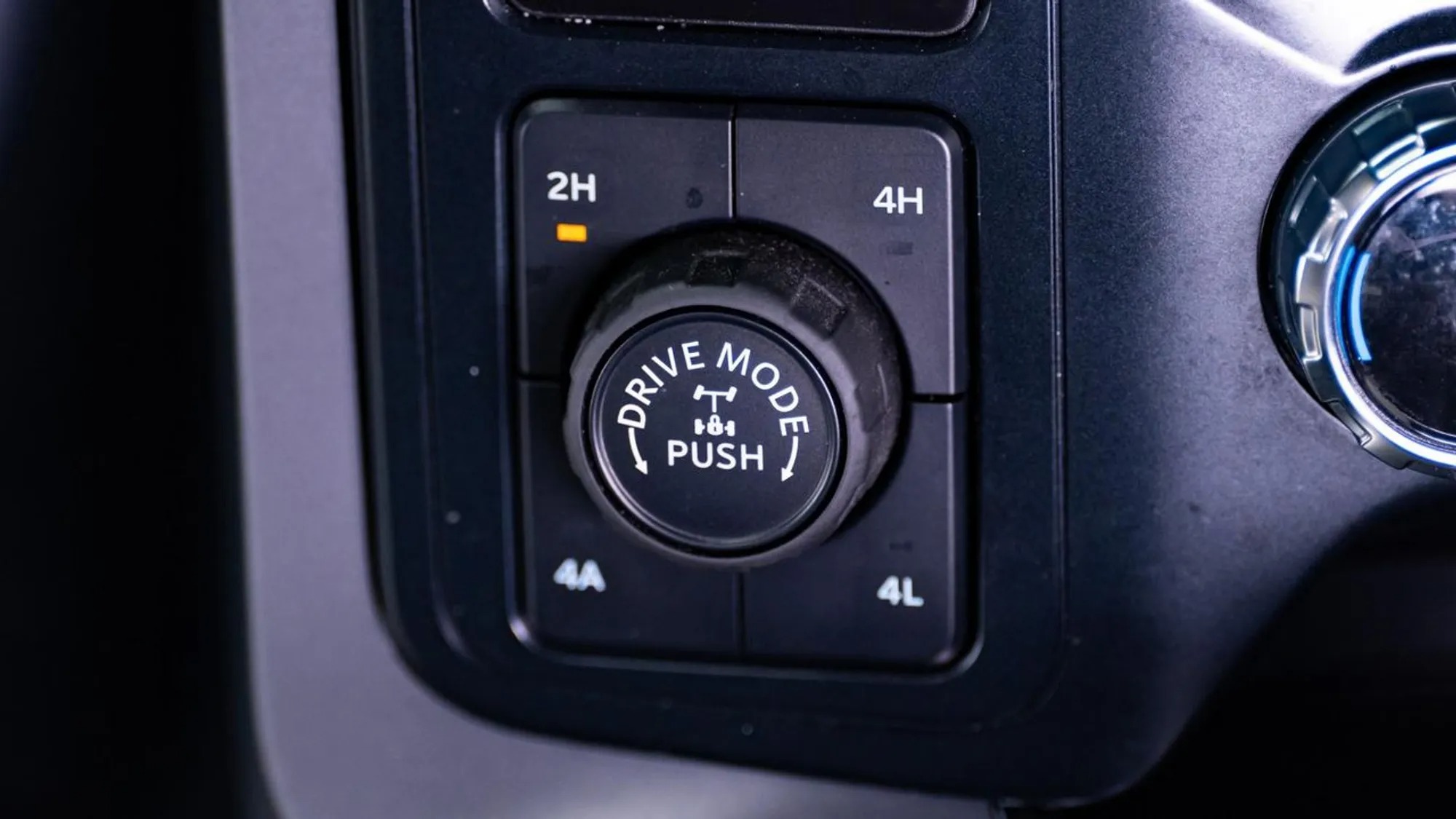 2025 Ford F-150 Lariat Titanline