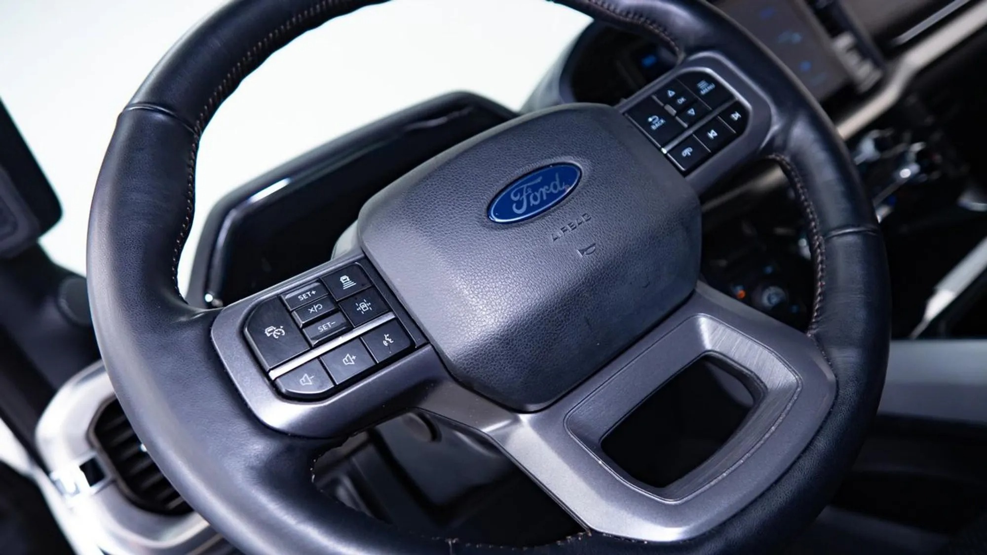 2025 Ford F-150 Lariat Titanline