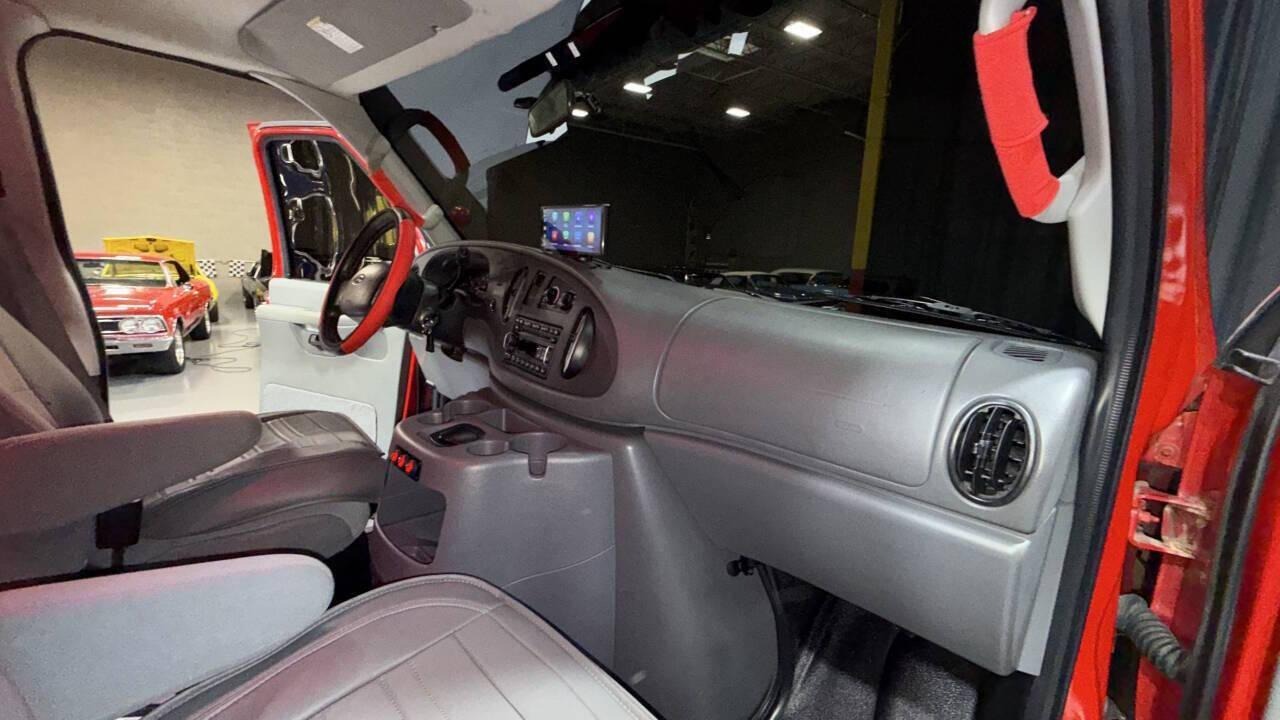 Modified 2006 Ford E-350 - 5