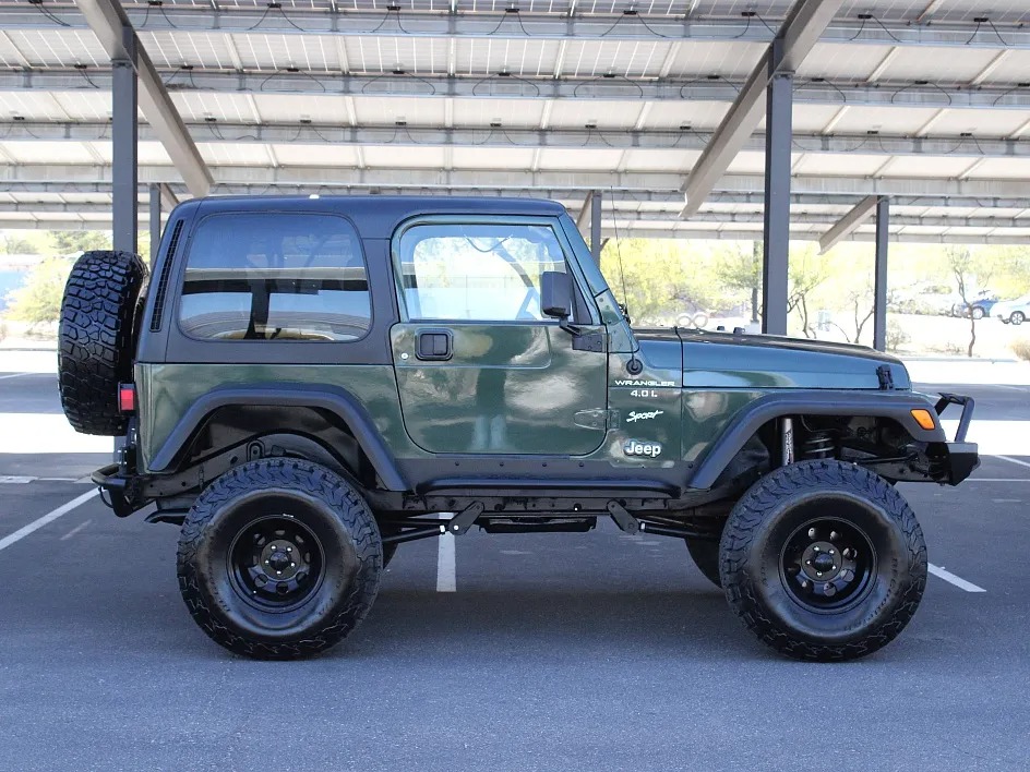 1998 Jeep Wrangler Sahara - 2