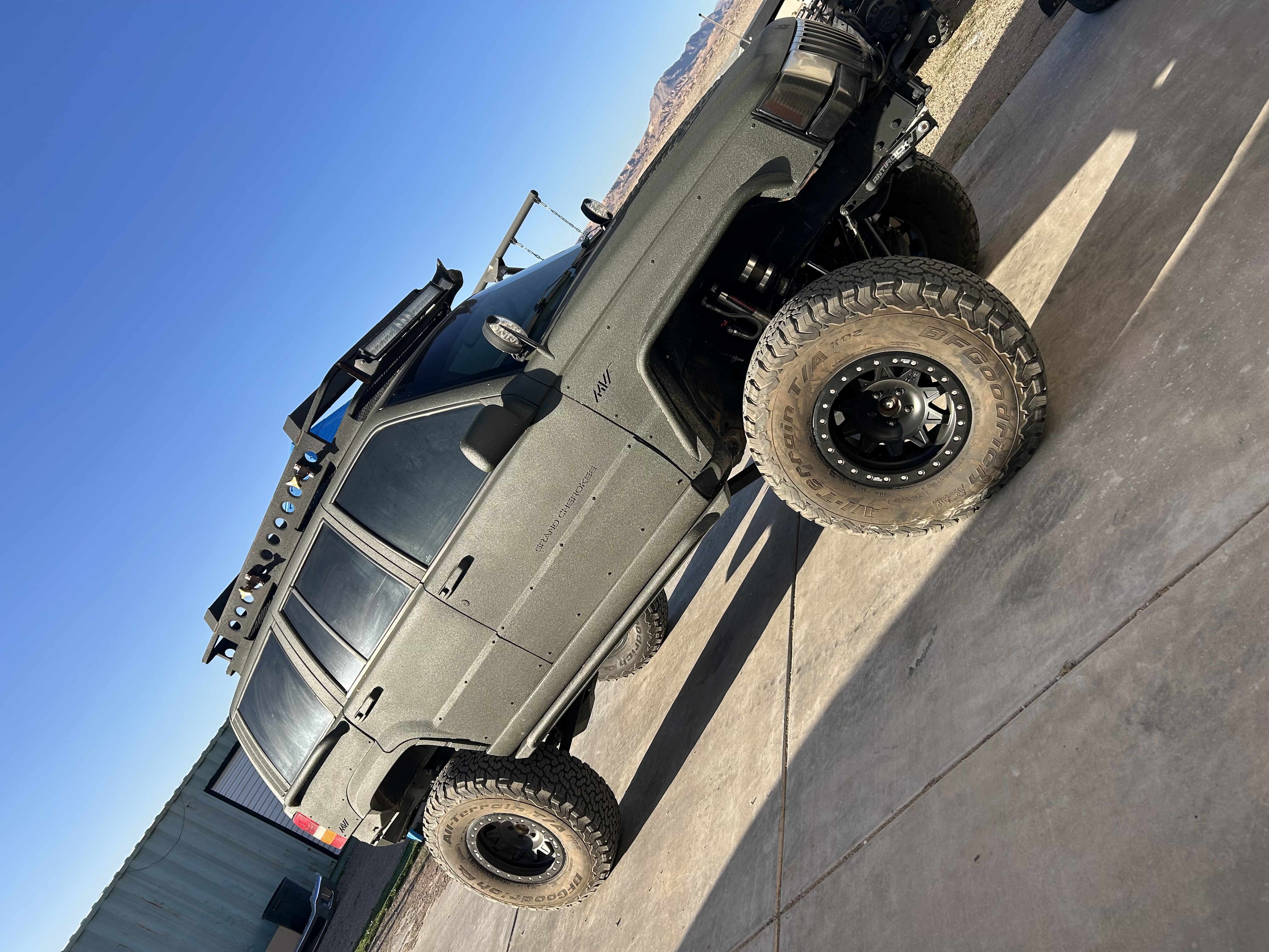 Heavily-Modified 1997 Jeep Grand Cherokee - 3