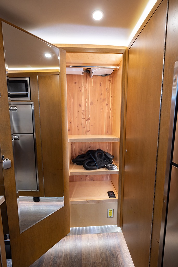 2022 EarthRoamer XV-LTi 073