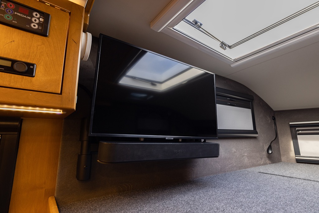 2022 EarthRoamer XV-LTi 073