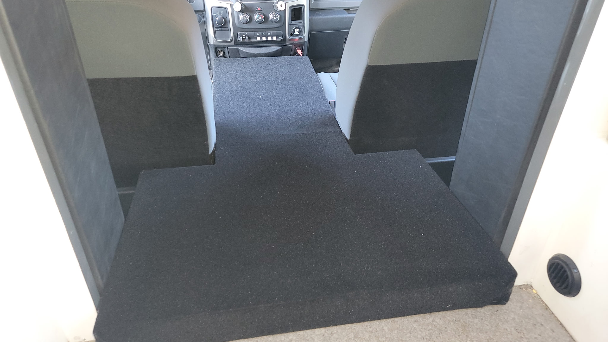 2018 Dodge Ram 5500 Expedition Vehicle