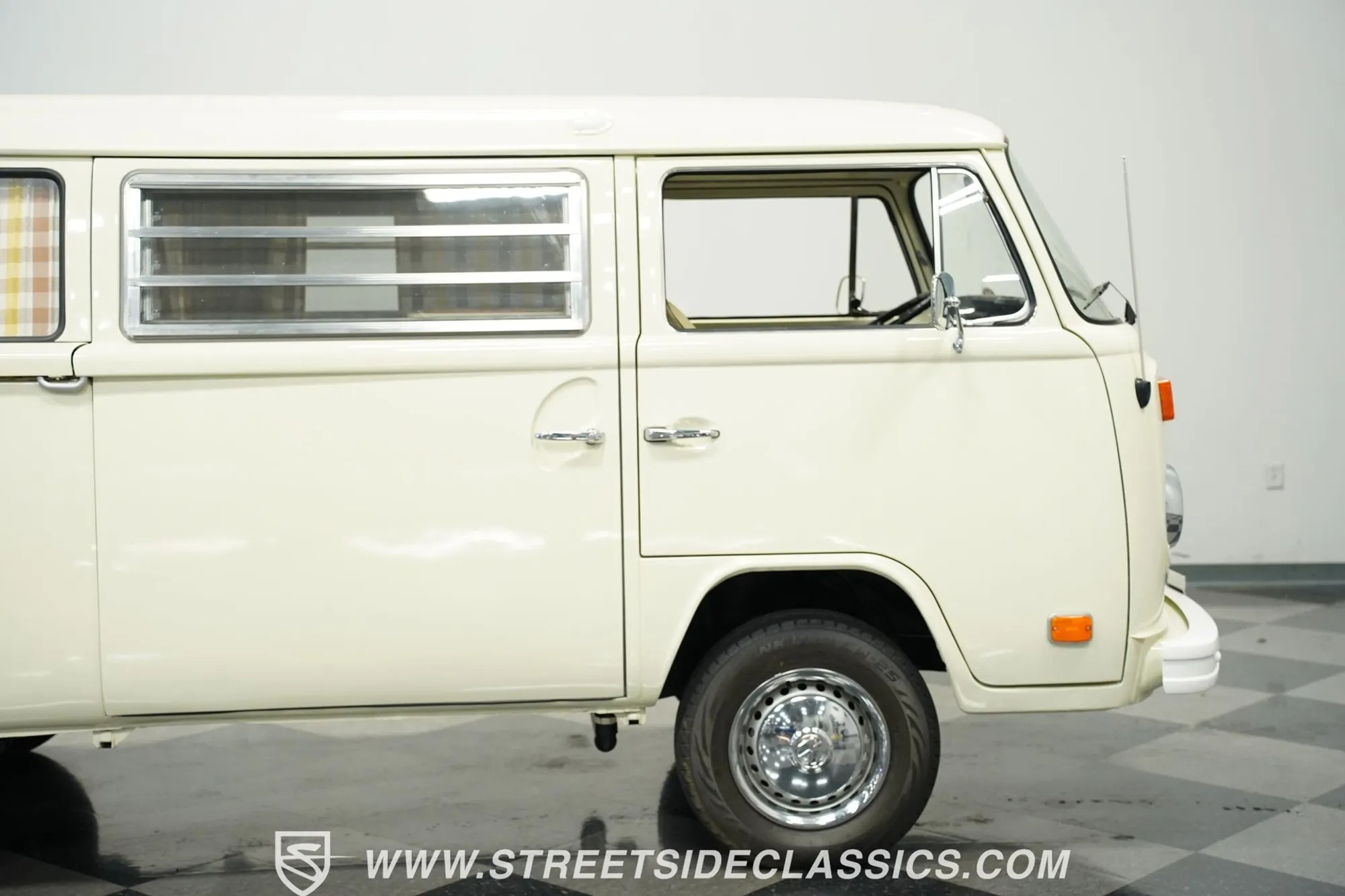 1973 Volkswagen Westfalia Camper Bus