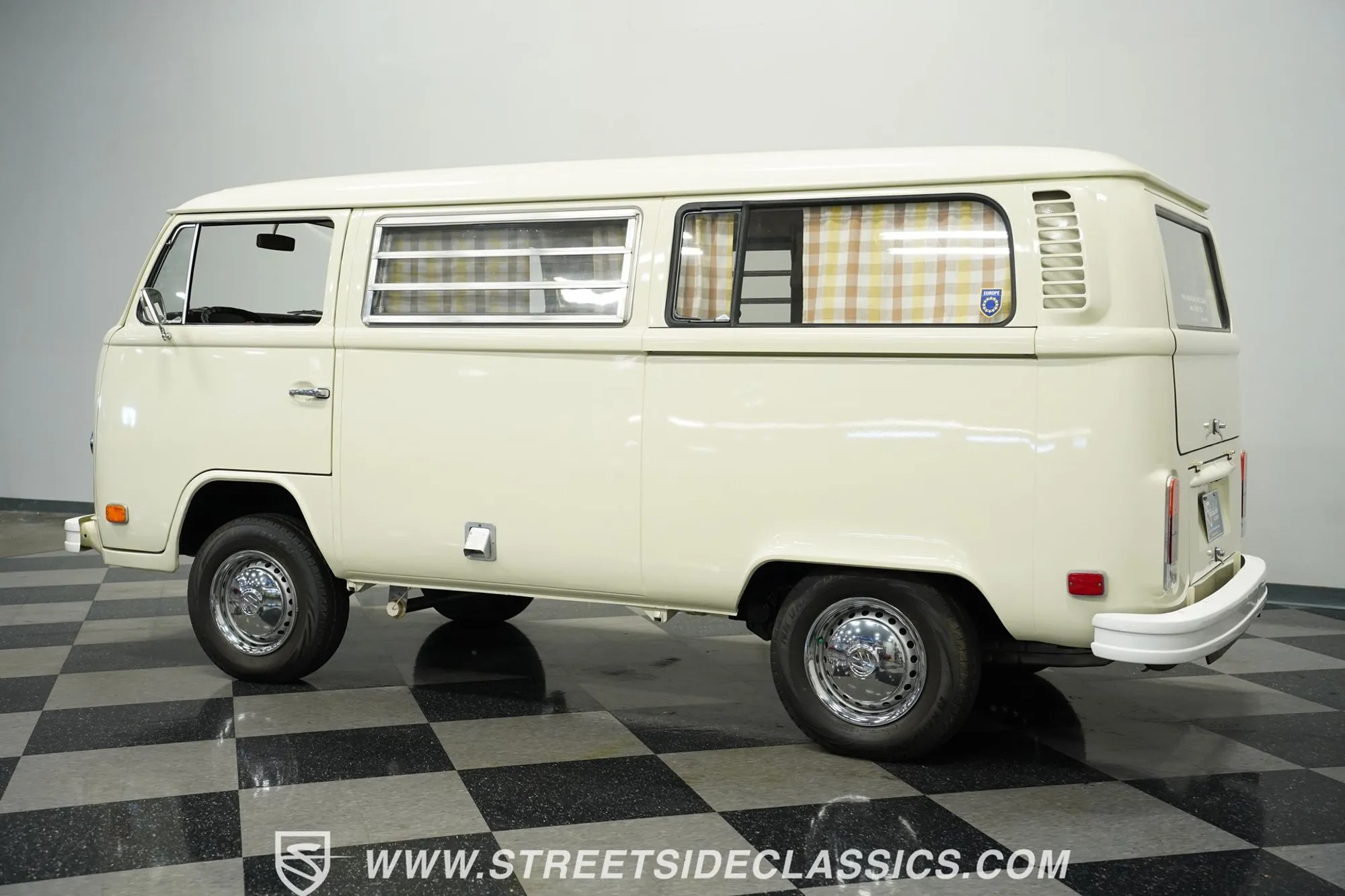 1973 Volkswagen Westfalia Camper Bus