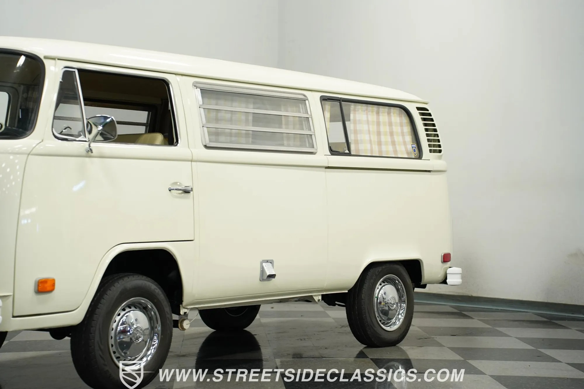 1973 Volkswagen Westfalia Camper Bus