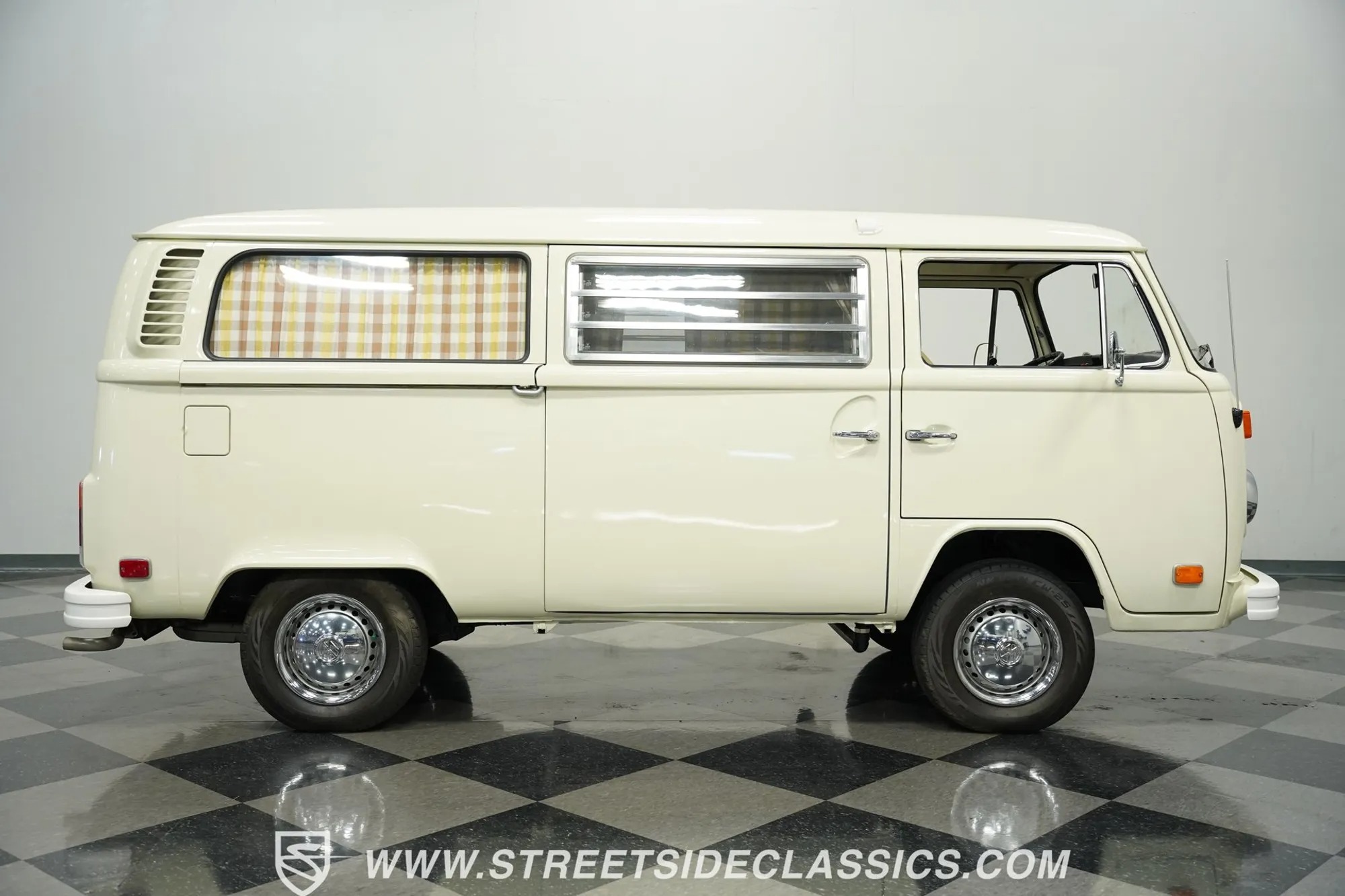 1973 Volkswagen Westfalia Camper Bus