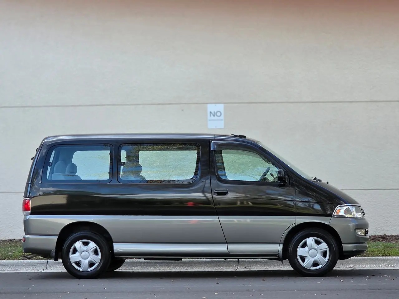 1998 Toyota Hiace Regius - 2