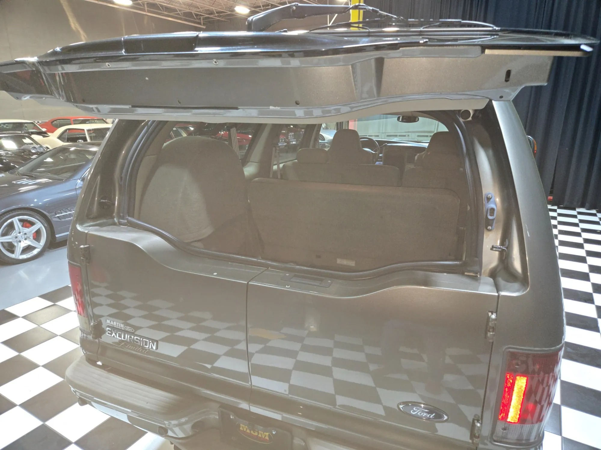 2005 Ford Excursion Limited