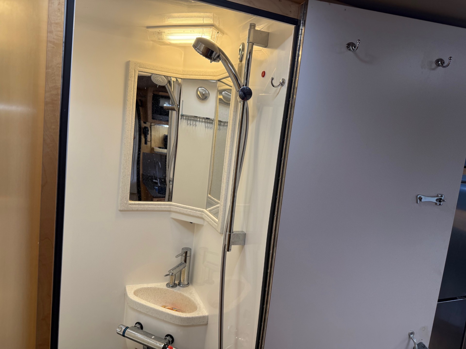 2011 EarthRoamer XV-LT 105