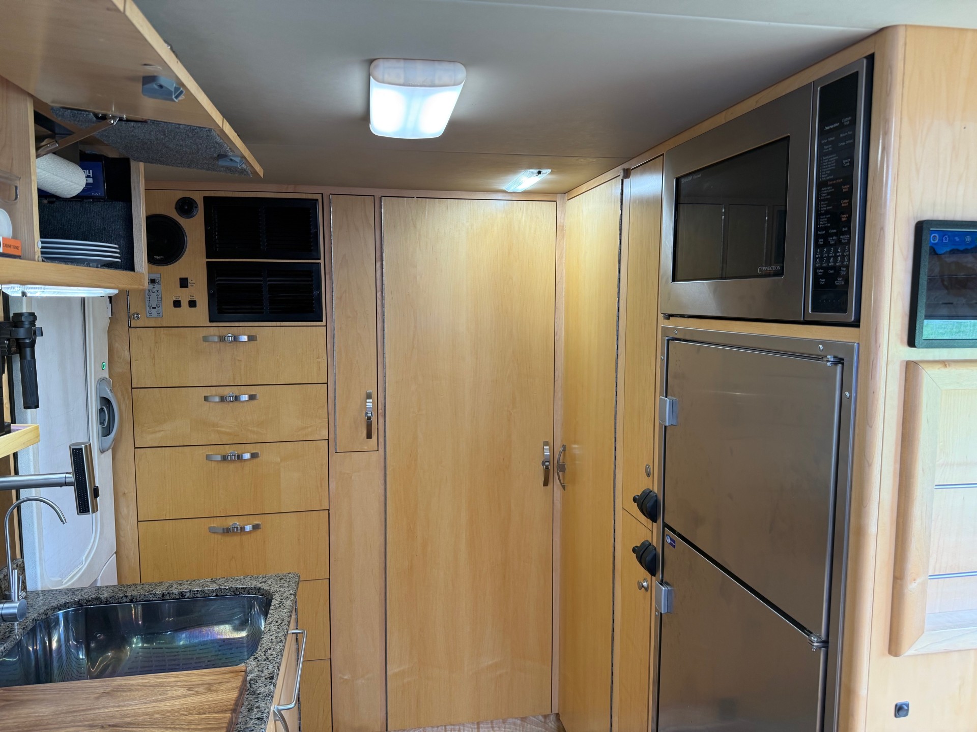 2011 EarthRoamer XV-LT 105