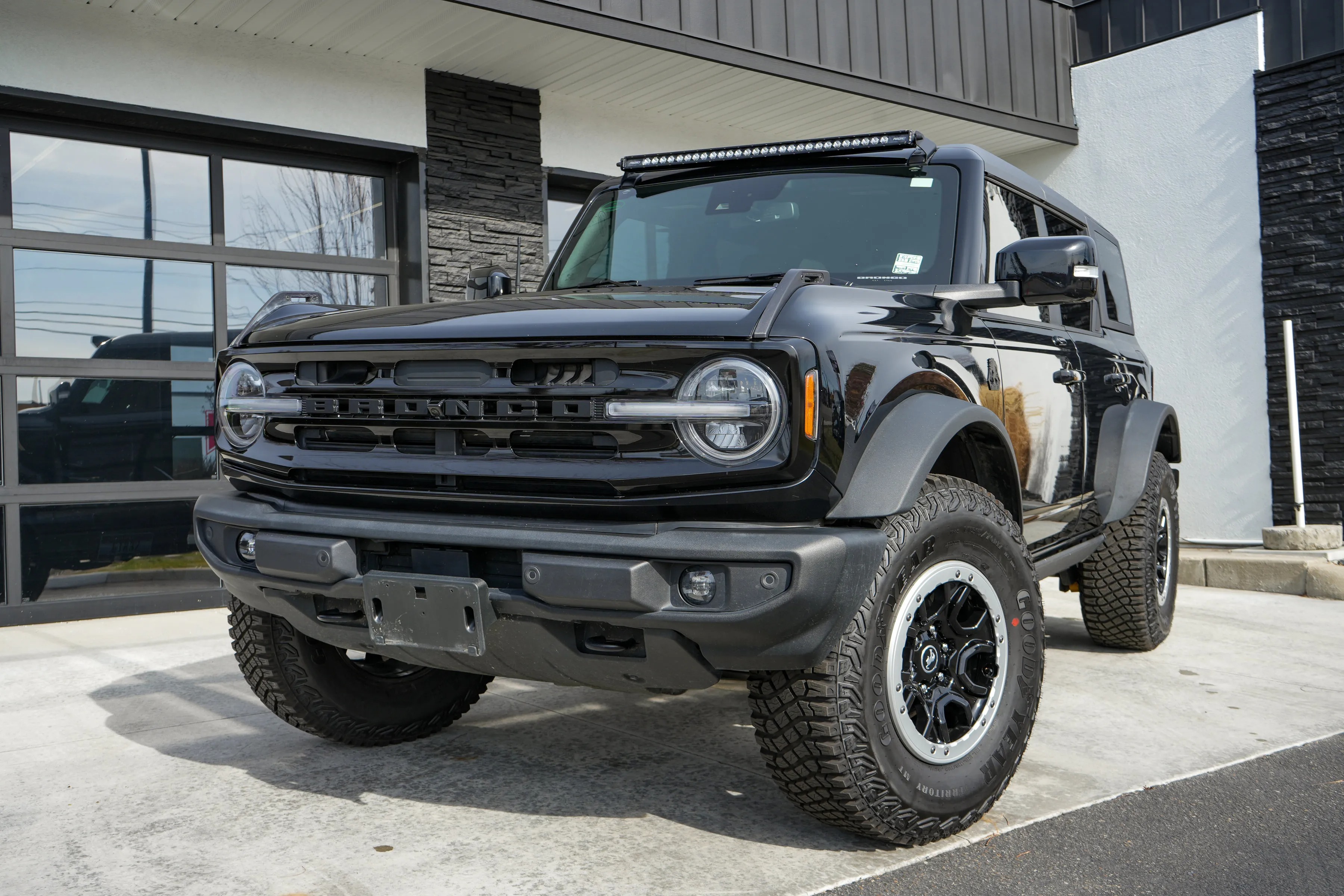 2023 Ford Bronco Outer Banks - 3