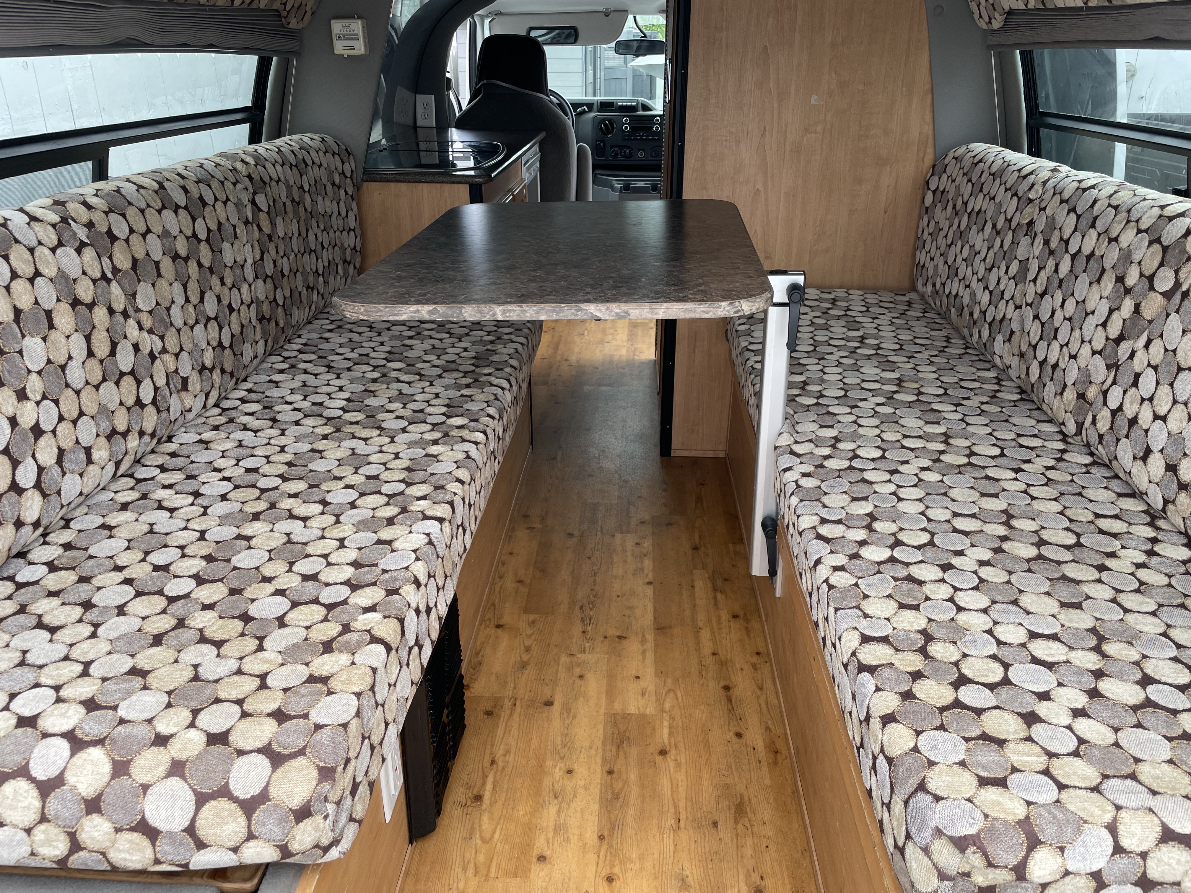 2010 Ford E-250 Majestic Leisure Craft Tourer