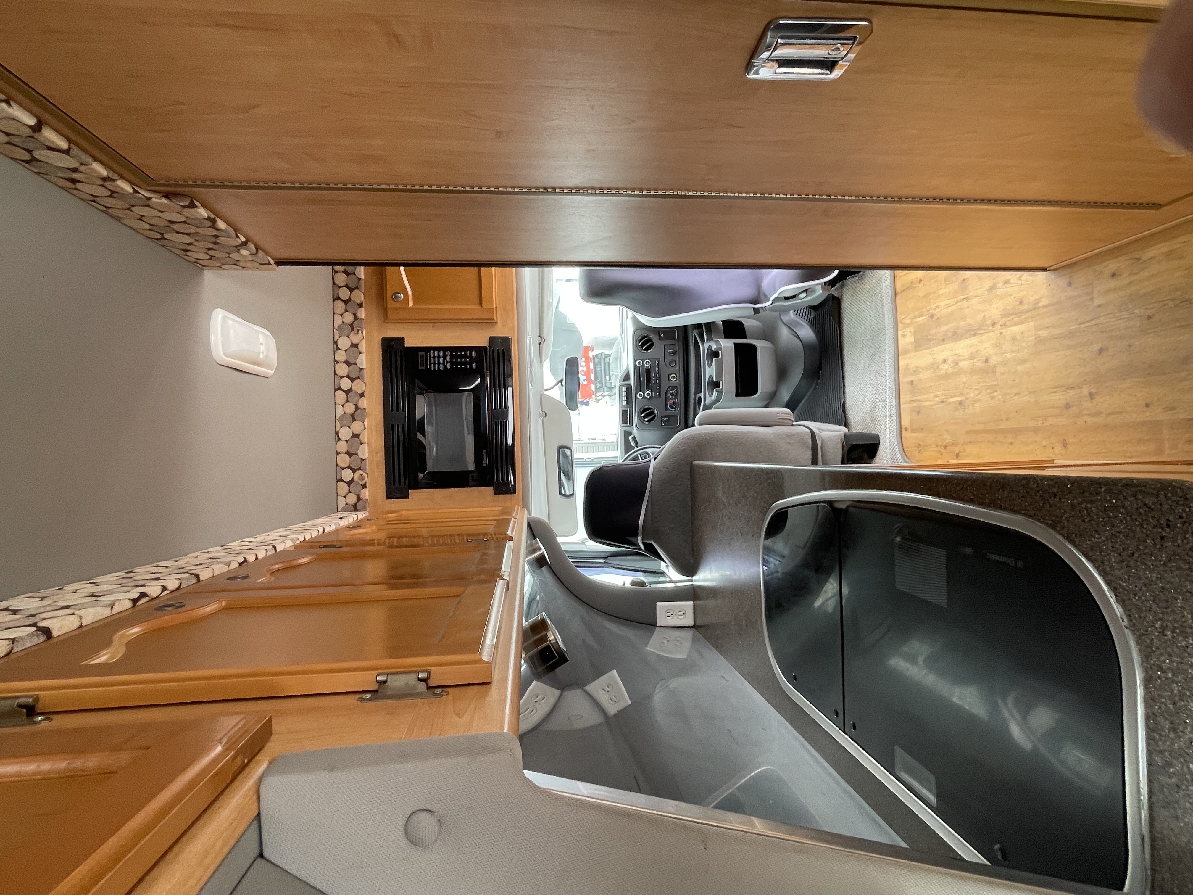 2010 Ford E-250 Majestic Leisure Craft Tourer