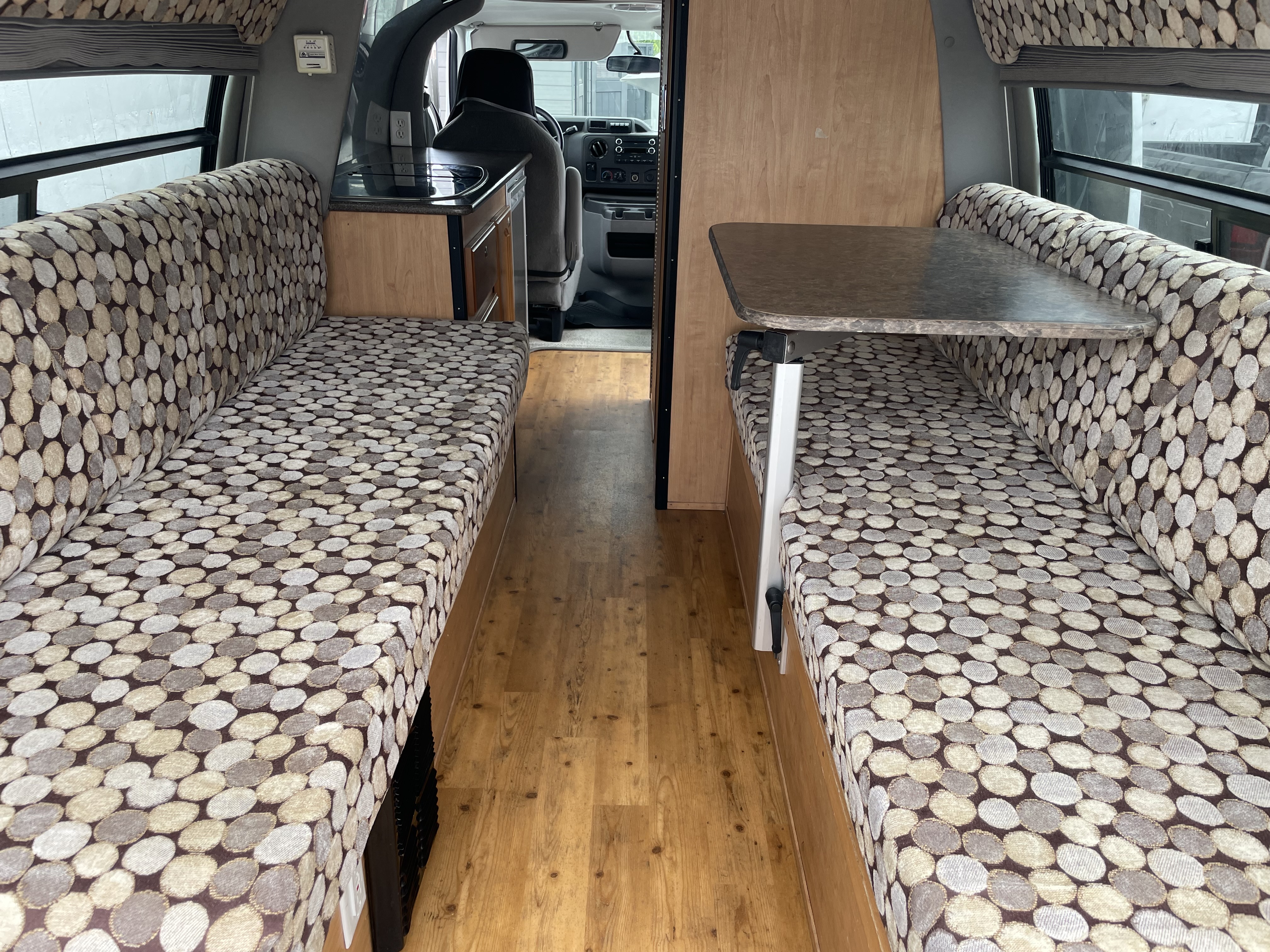 2010 Ford E-250 Majestic Leisure Craft Tourer