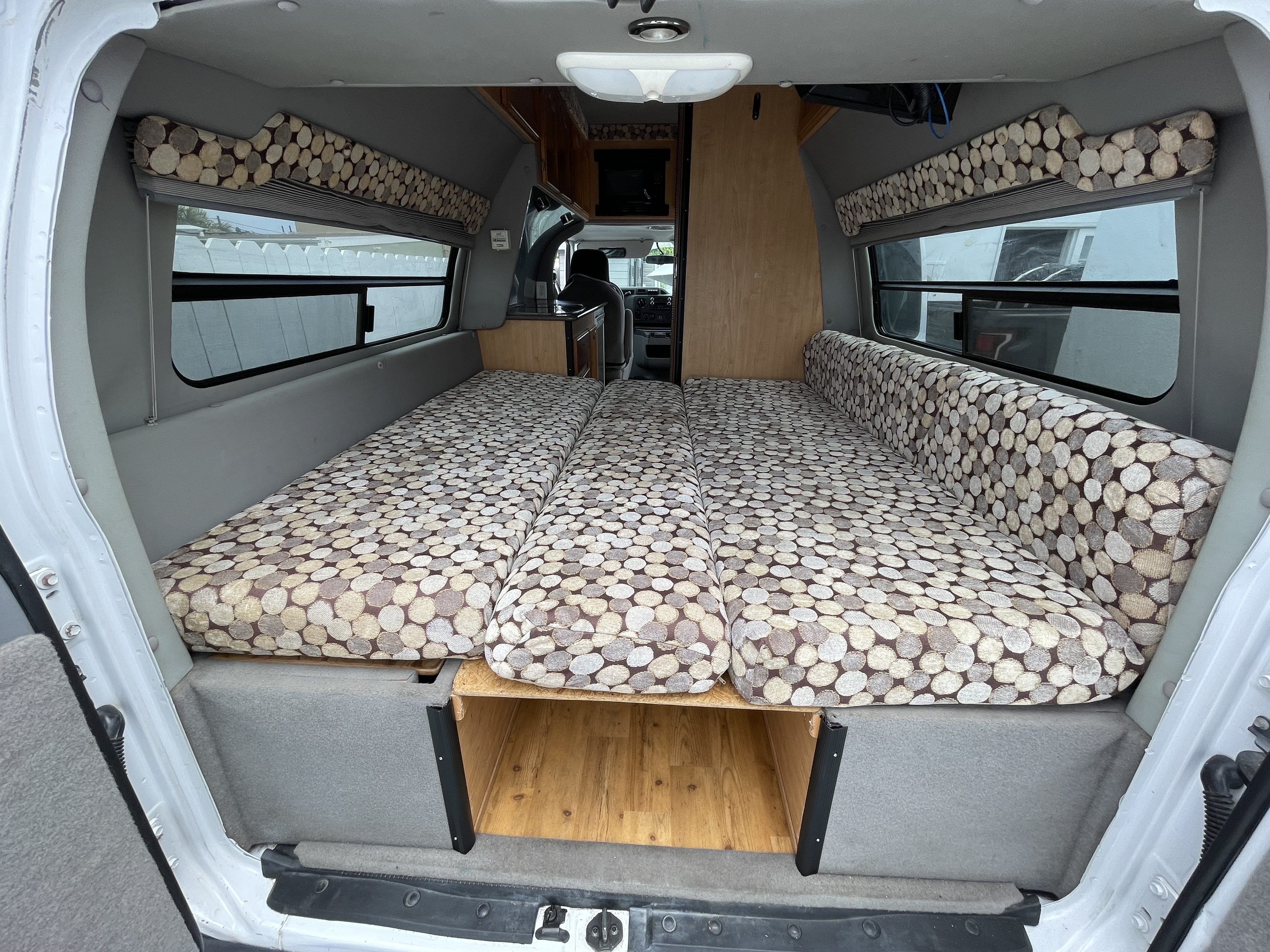 2010 Ford E-250 Majestic Leisure Craft Tourer