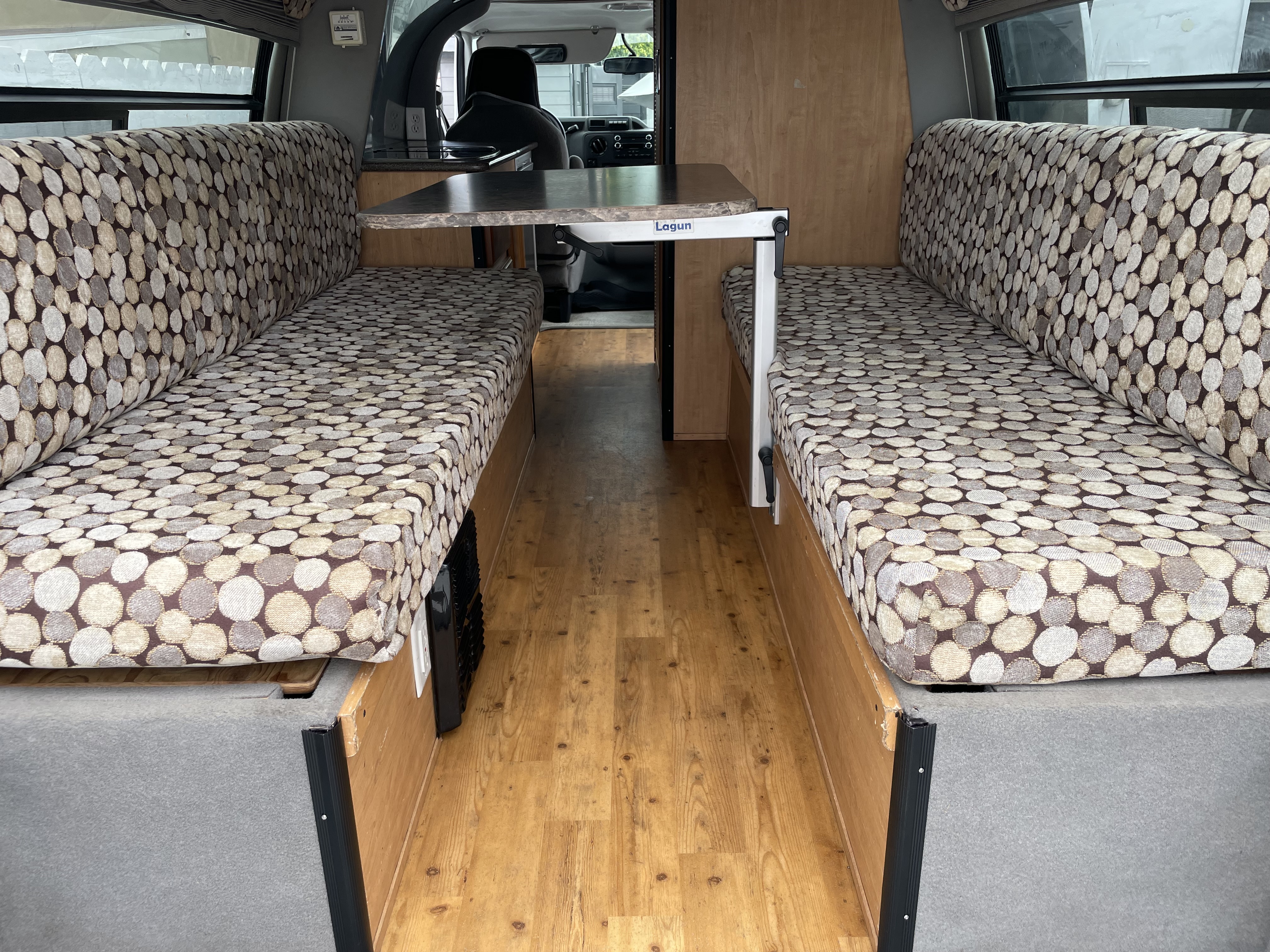 2010 Ford E-250 Majestic Leisure Craft Tourer