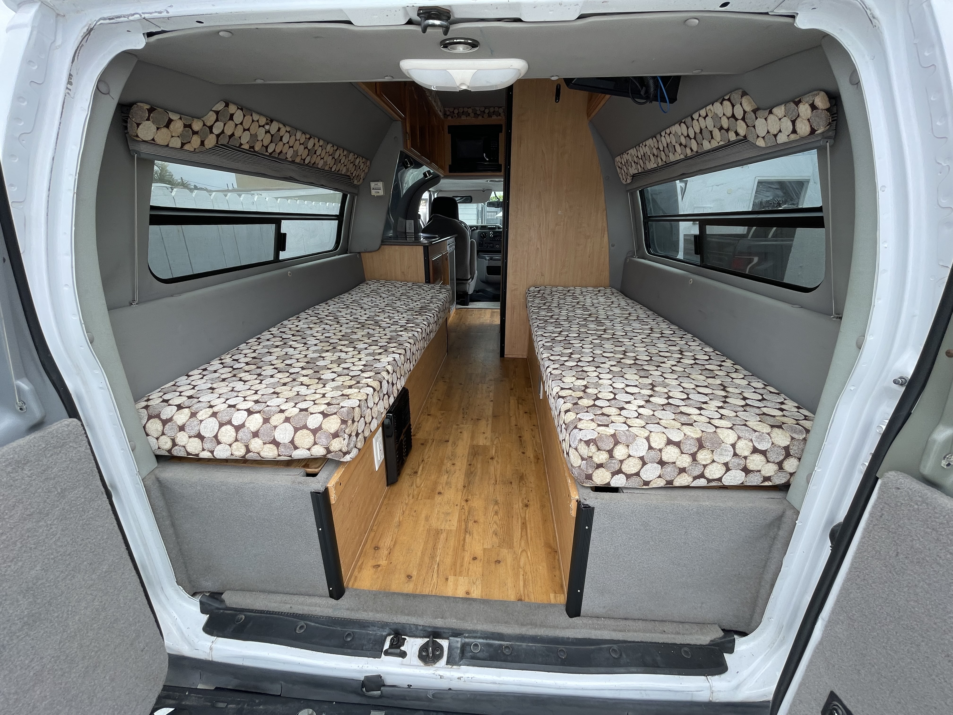 2010 Ford E-250 Majestic Leisure Craft Tourer