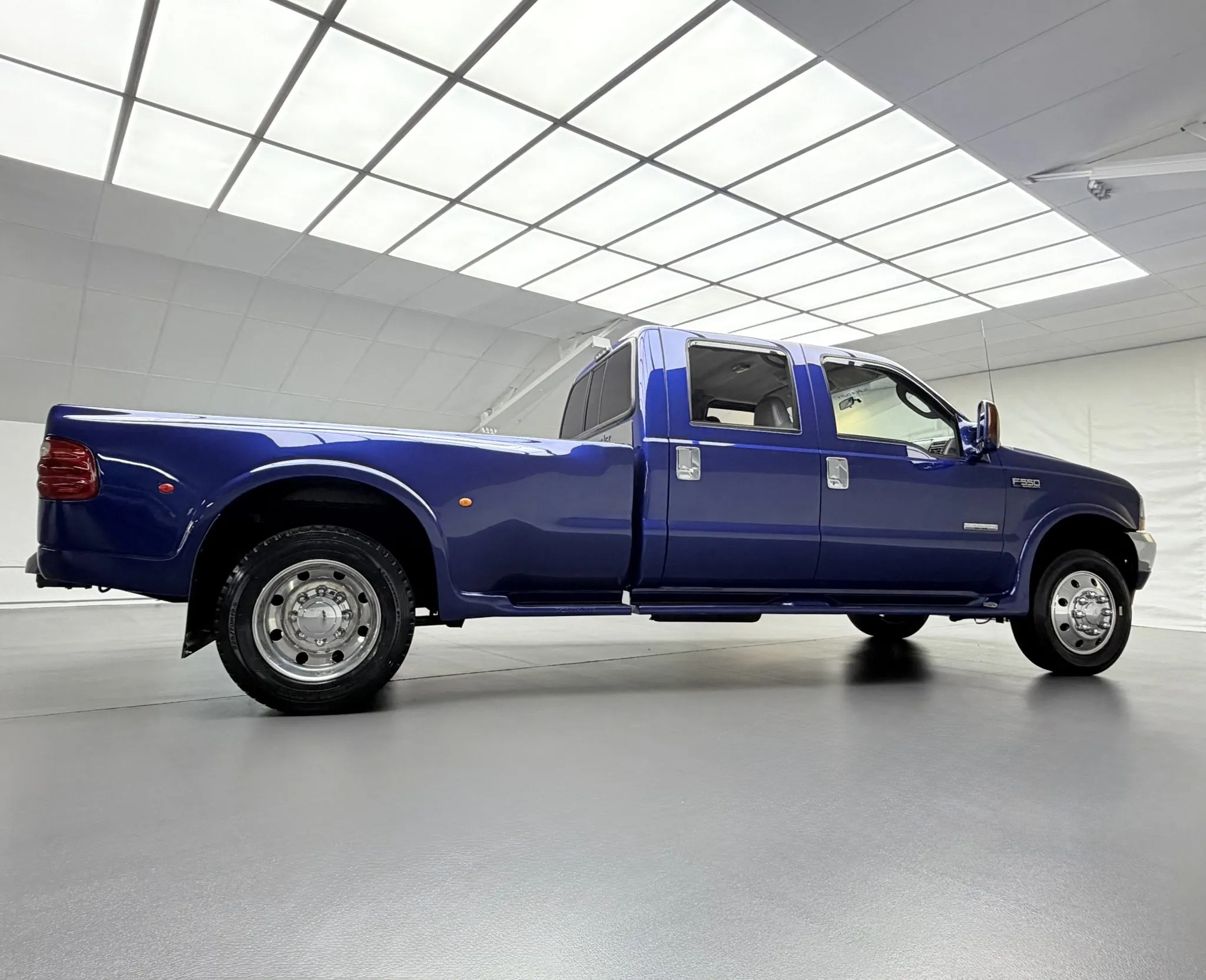 2003 Ford F-550 Fontaine Classic Traveler