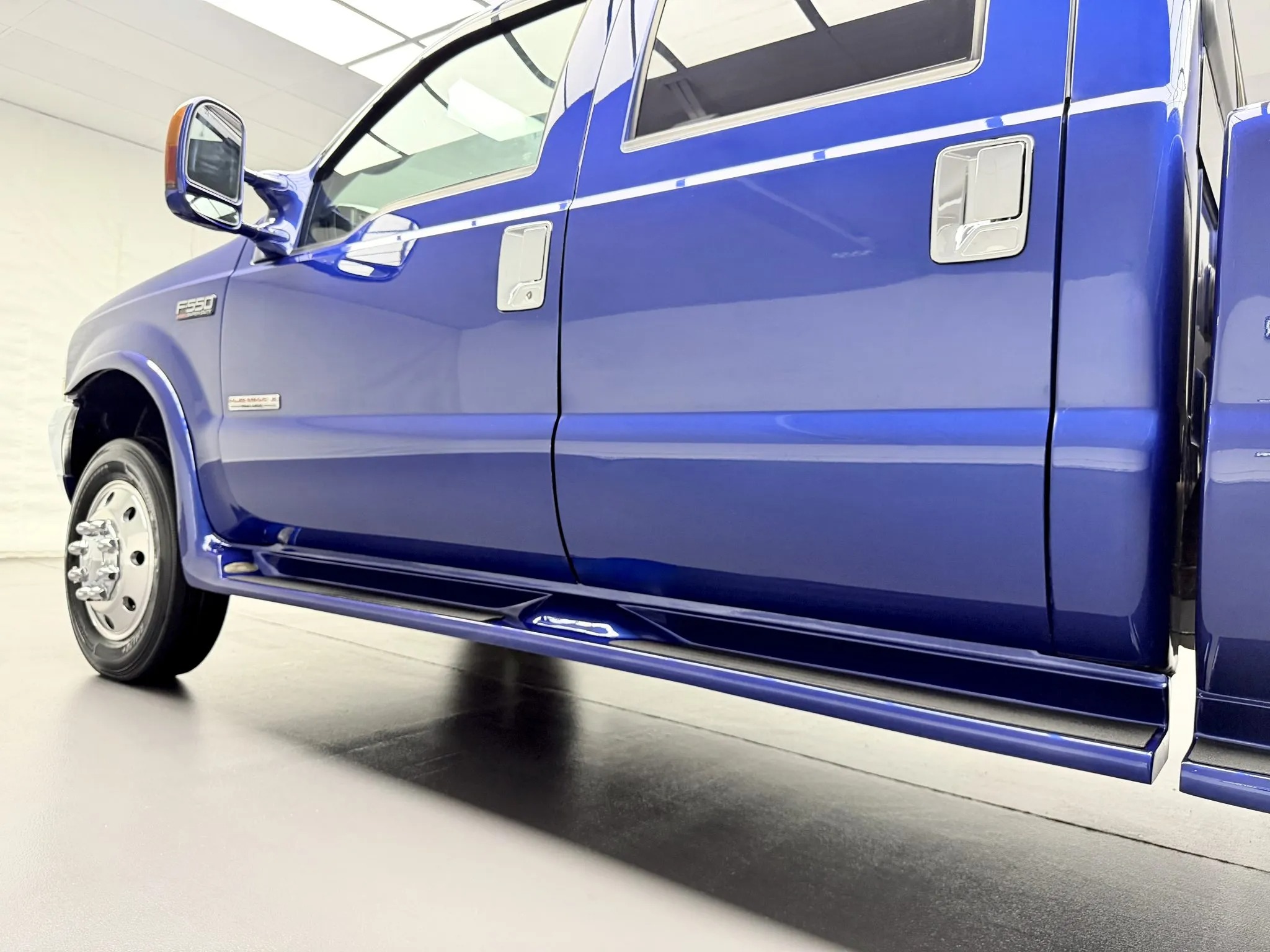 2003 Ford F-550 Fontaine Classic Traveler