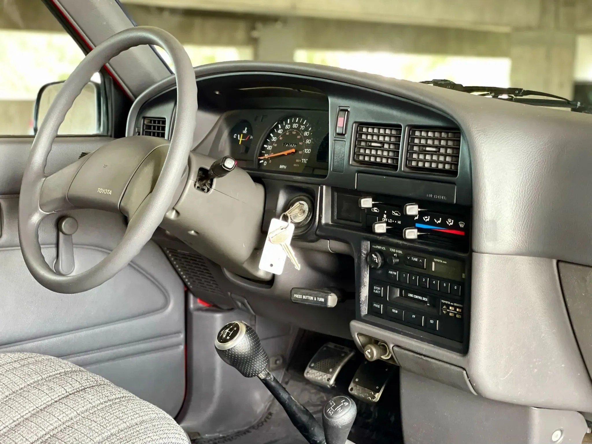 1990 Toyota Pickup Deluxe V6